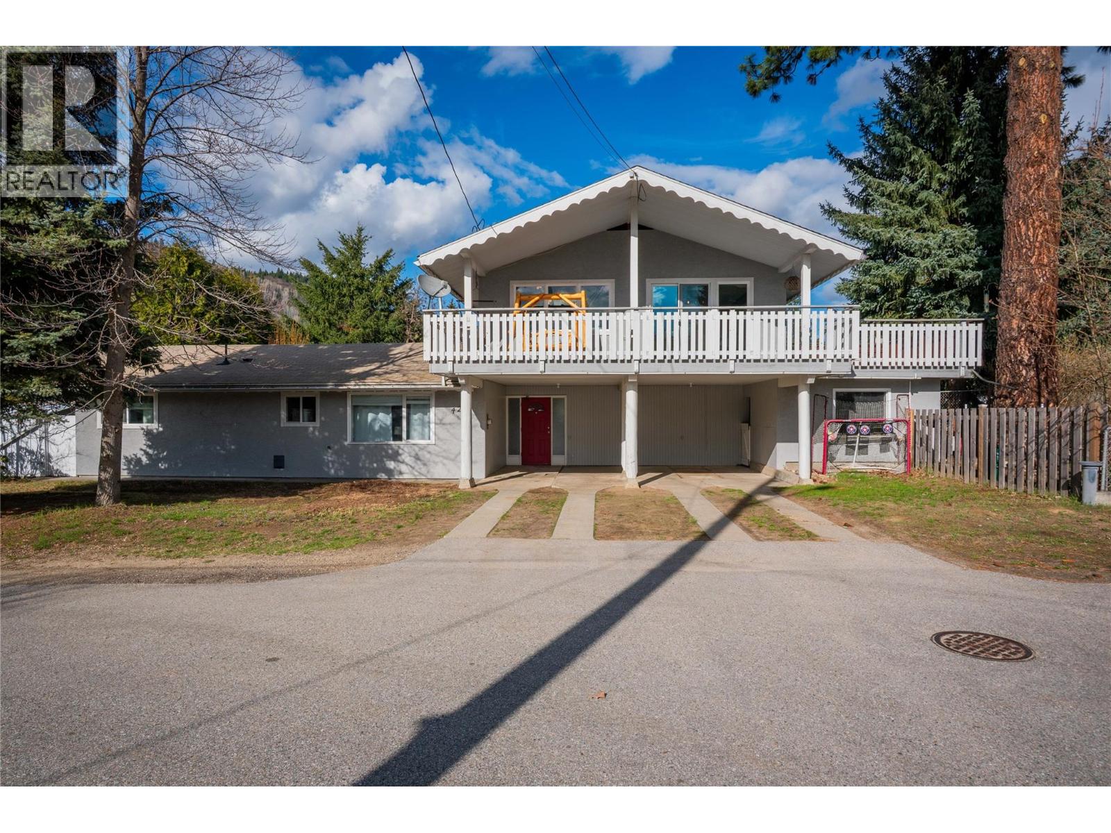 425 8th Avenue, Montrose, British Columbia  V0G 1P0 - Photo 1 - 10360052