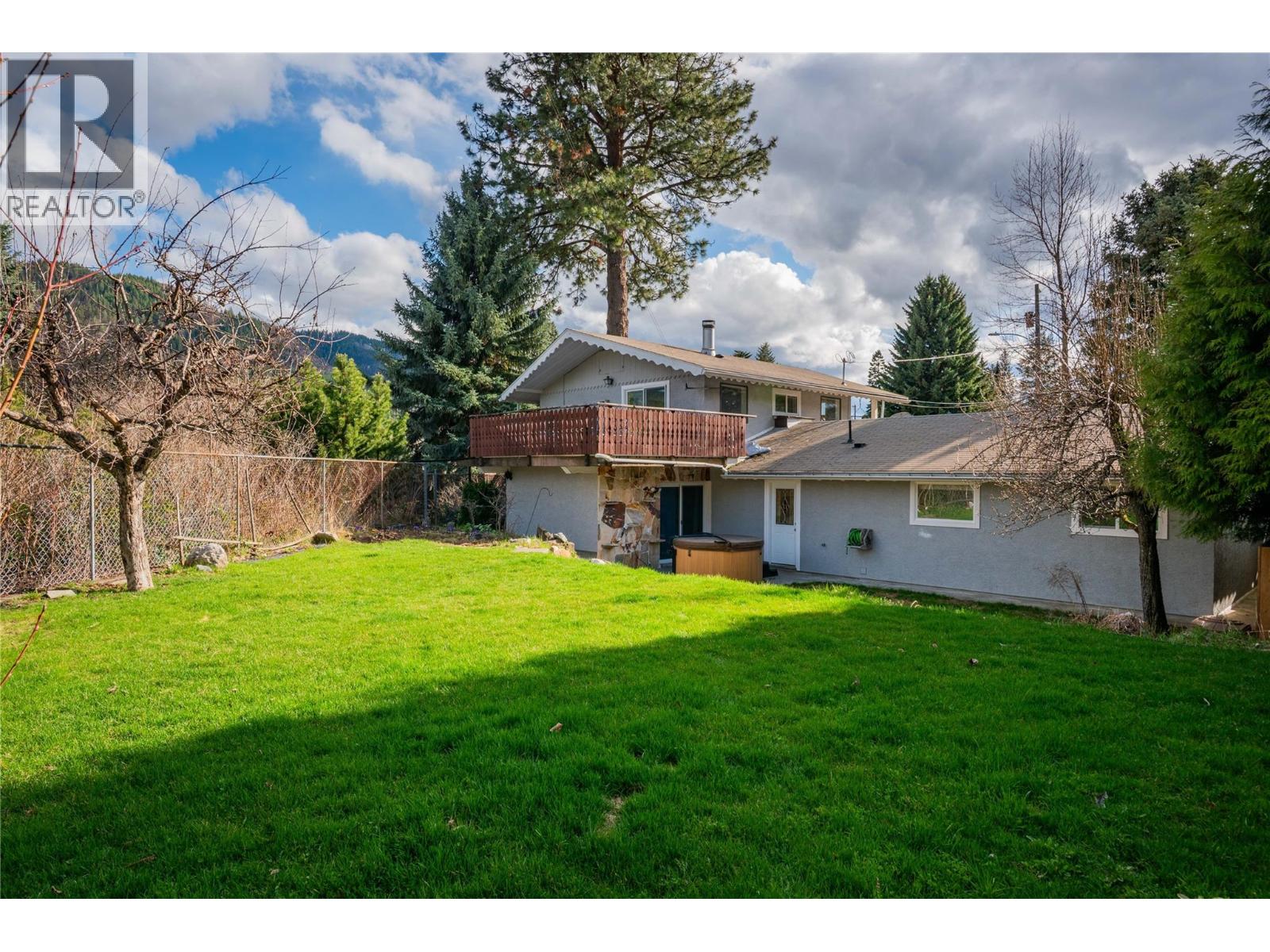 425 8th Avenue, Montrose, British Columbia  V0G 1P0 - Photo 11 - 10360052
