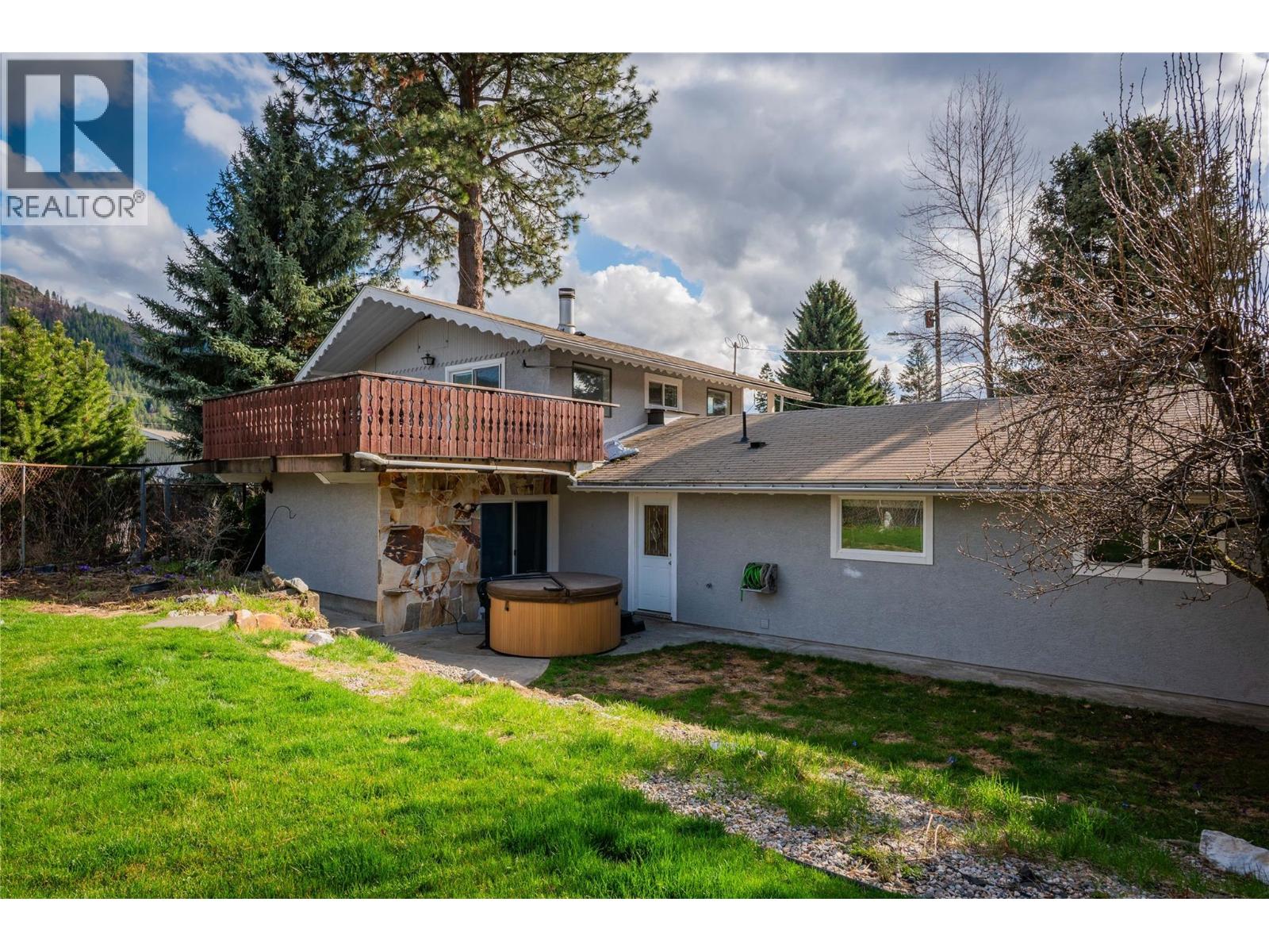 425 8th Avenue, Montrose, British Columbia  V0G 1P0 - Photo 12 - 10360052