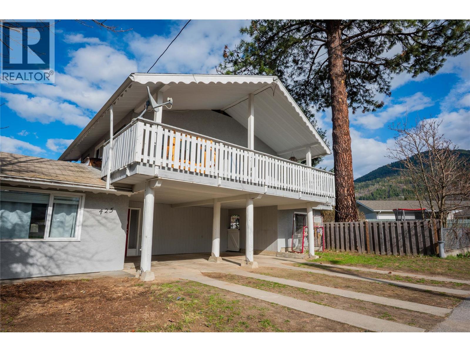425 8th Avenue, Montrose, British Columbia  V0G 1P0 - Photo 2 - 10360052