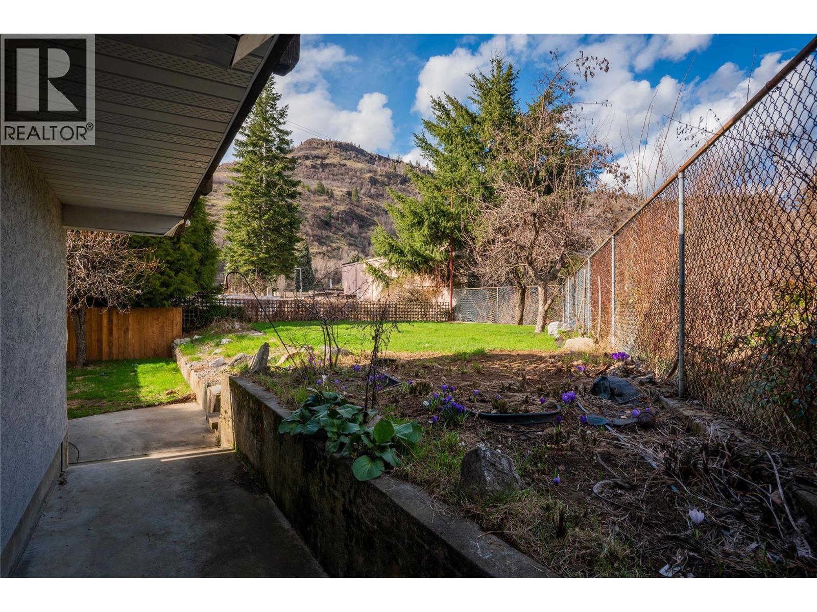 425 8th Avenue, Montrose, British Columbia  V0G 1P0 - Photo 6 - 10360052