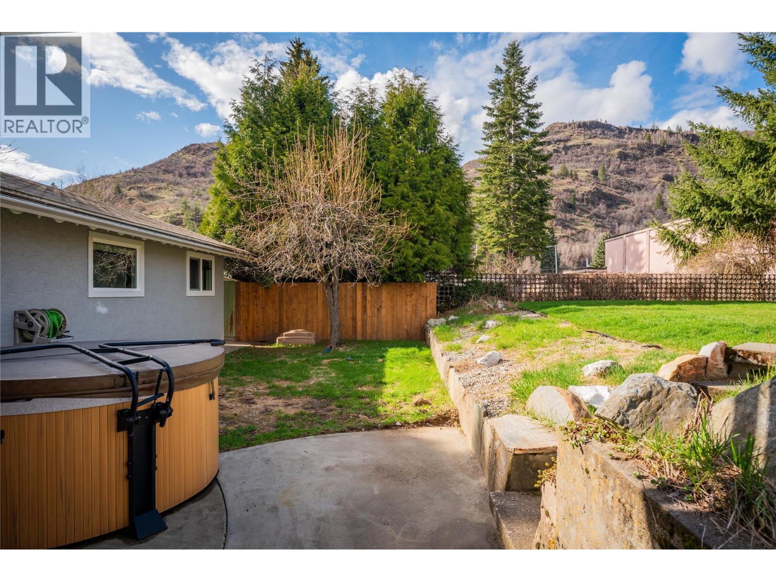 425 8th Avenue, Montrose, British Columbia  V0G 1P0 - Photo 8 - 10360052