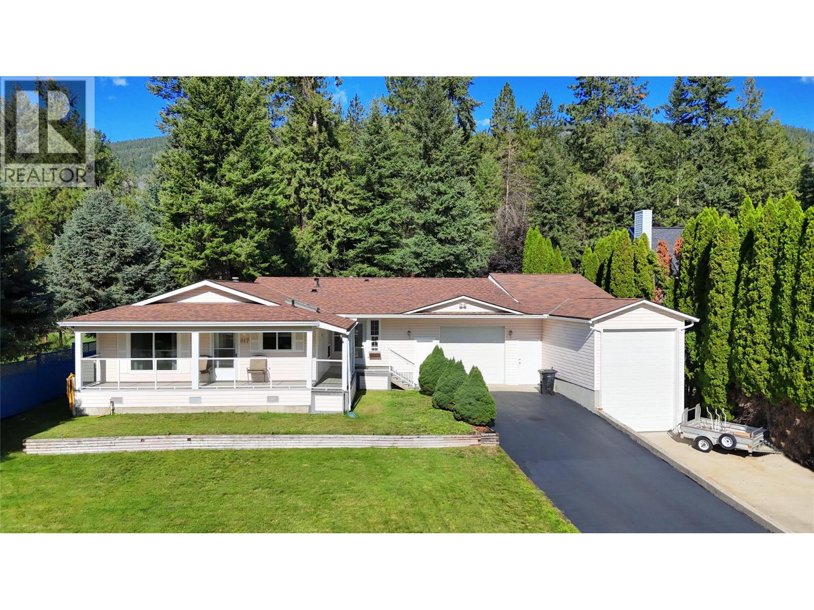 817 Smith Crescent, Genelle, British Columbia  V0G 1G0 - Photo 1 - 10360056