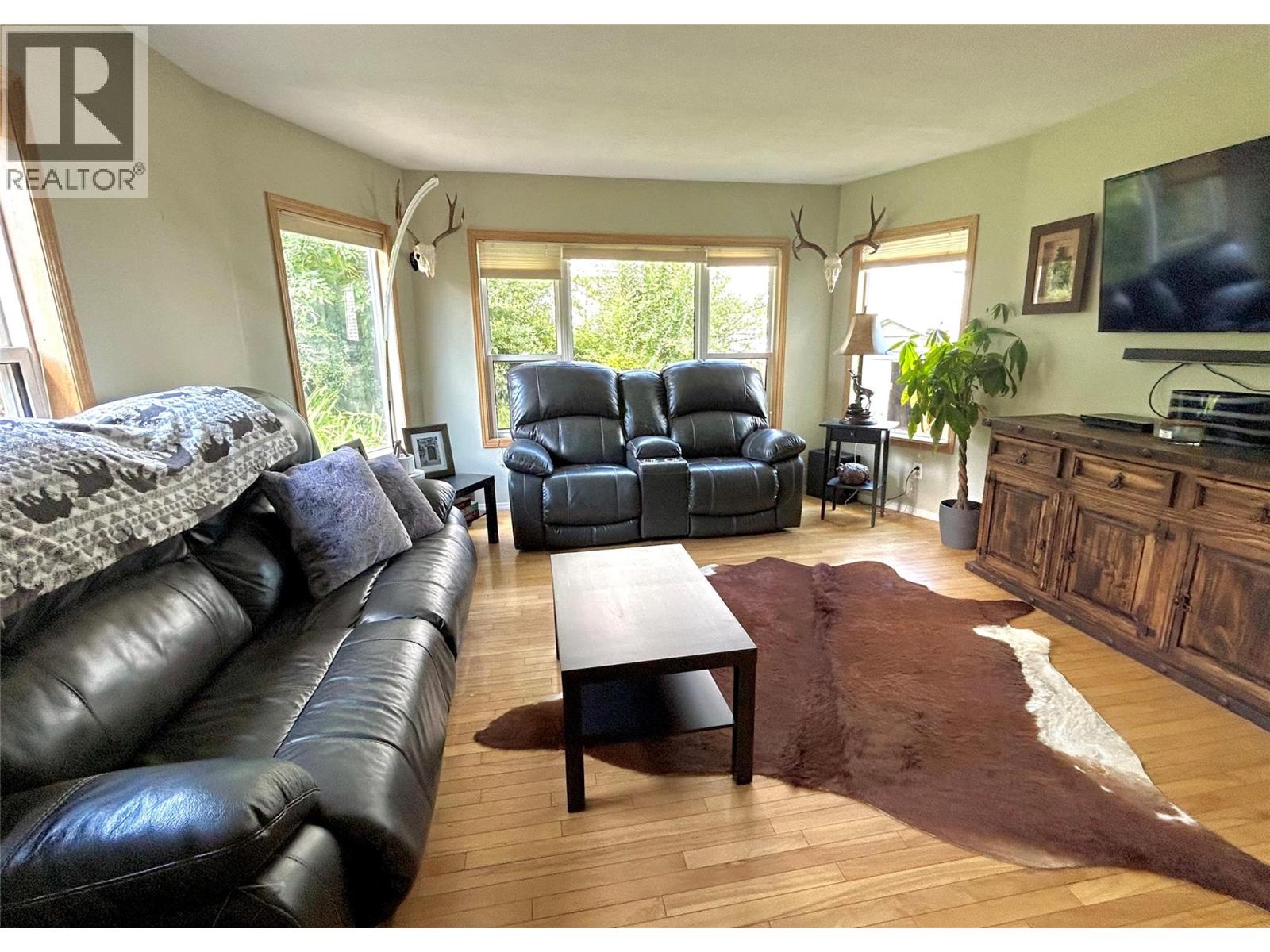 715 Shakespeare Street, Warfield, British Columbia  V1R 2B3 - Photo 13 - 10360108