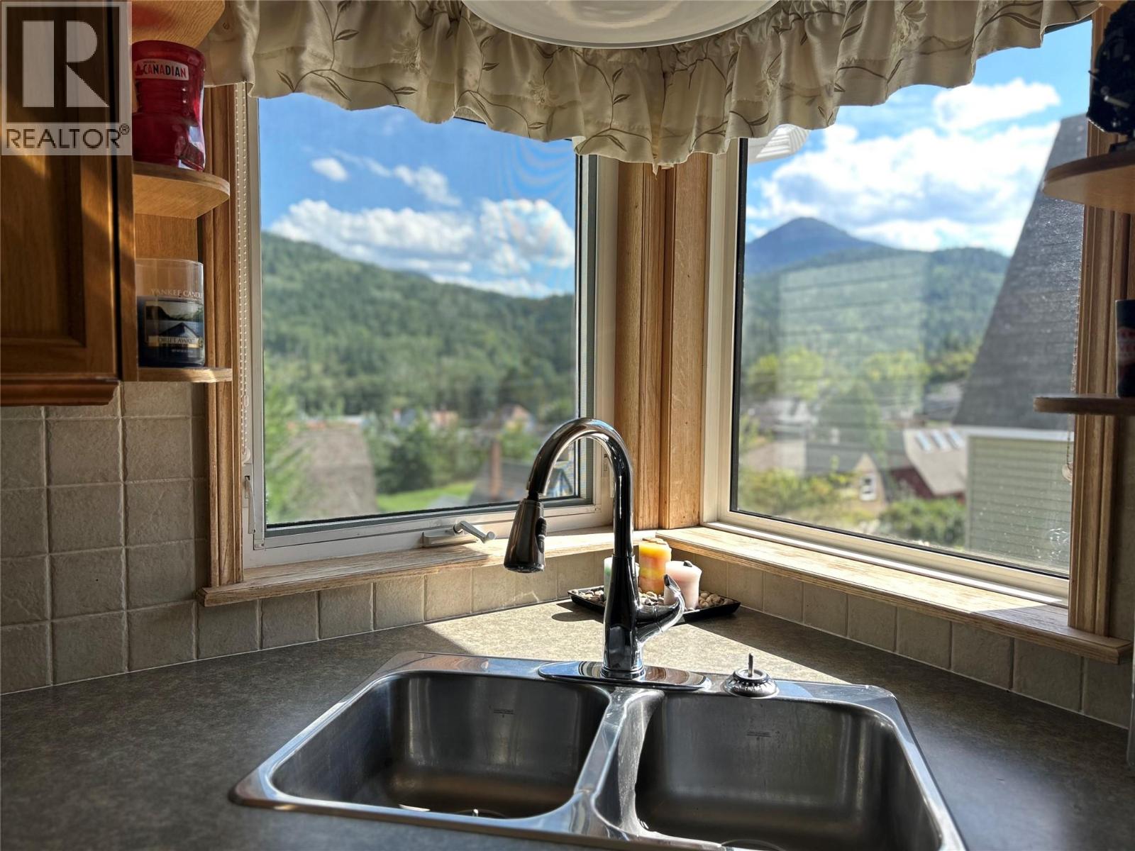 715 Shakespeare Street, Warfield, British Columbia  V1R 2B3 - Photo 20 - 10360108