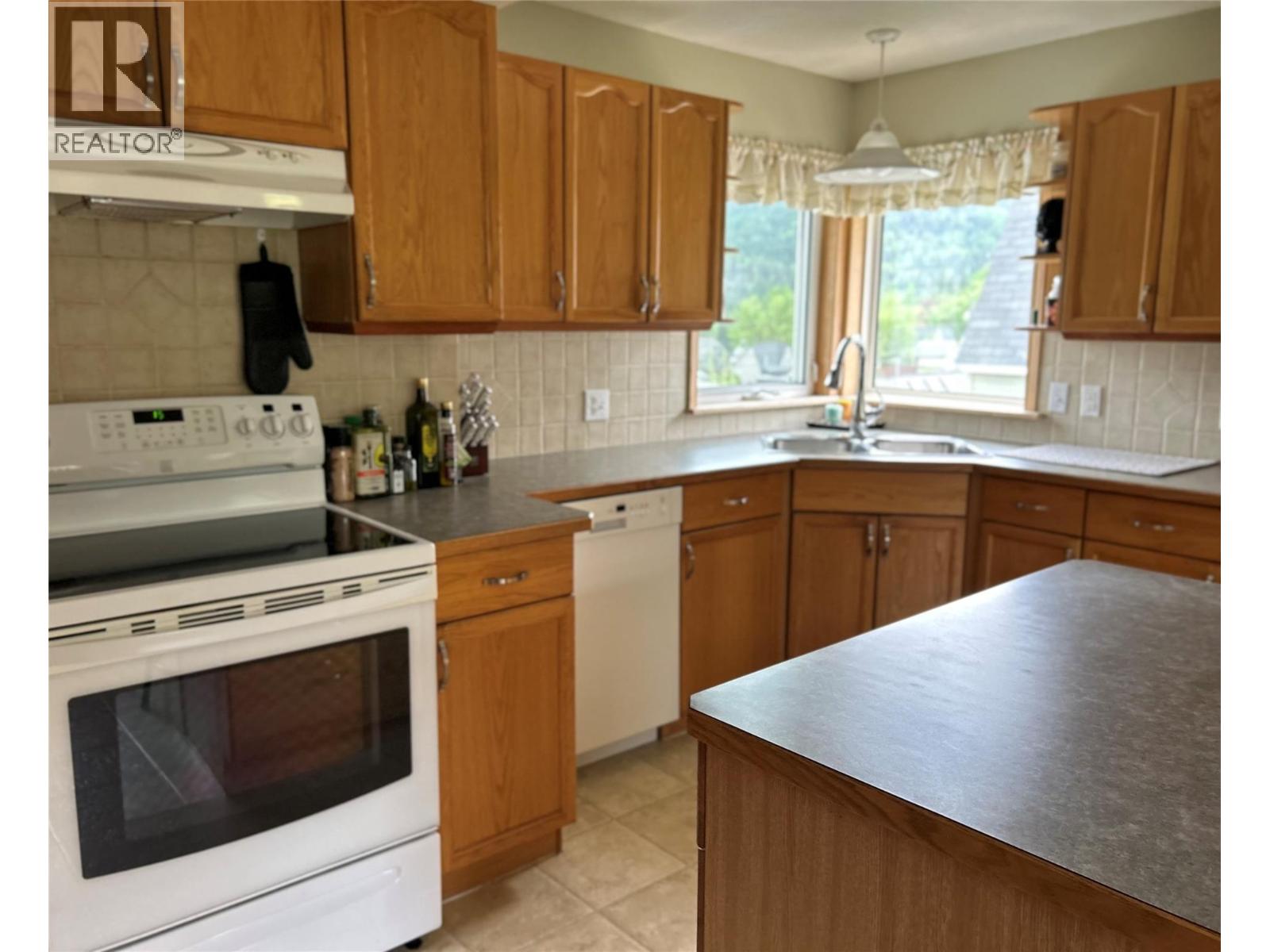 715 Shakespeare Street, Warfield, British Columbia  V1R 2B3 - Photo 21 - 10360108