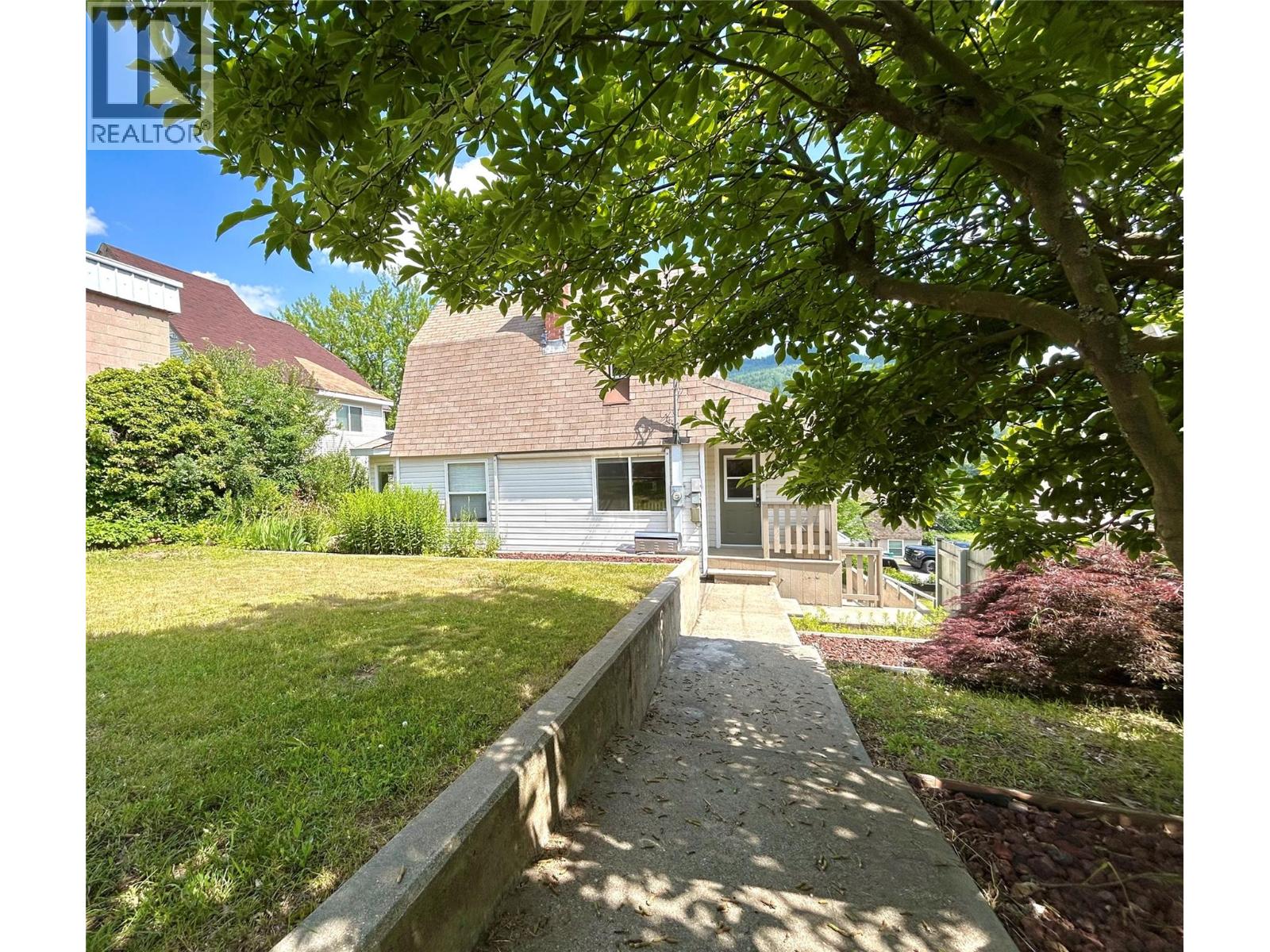 715 Shakespeare Street, Warfield, British Columbia  V1R 2B3 - Photo 5 - 10360108