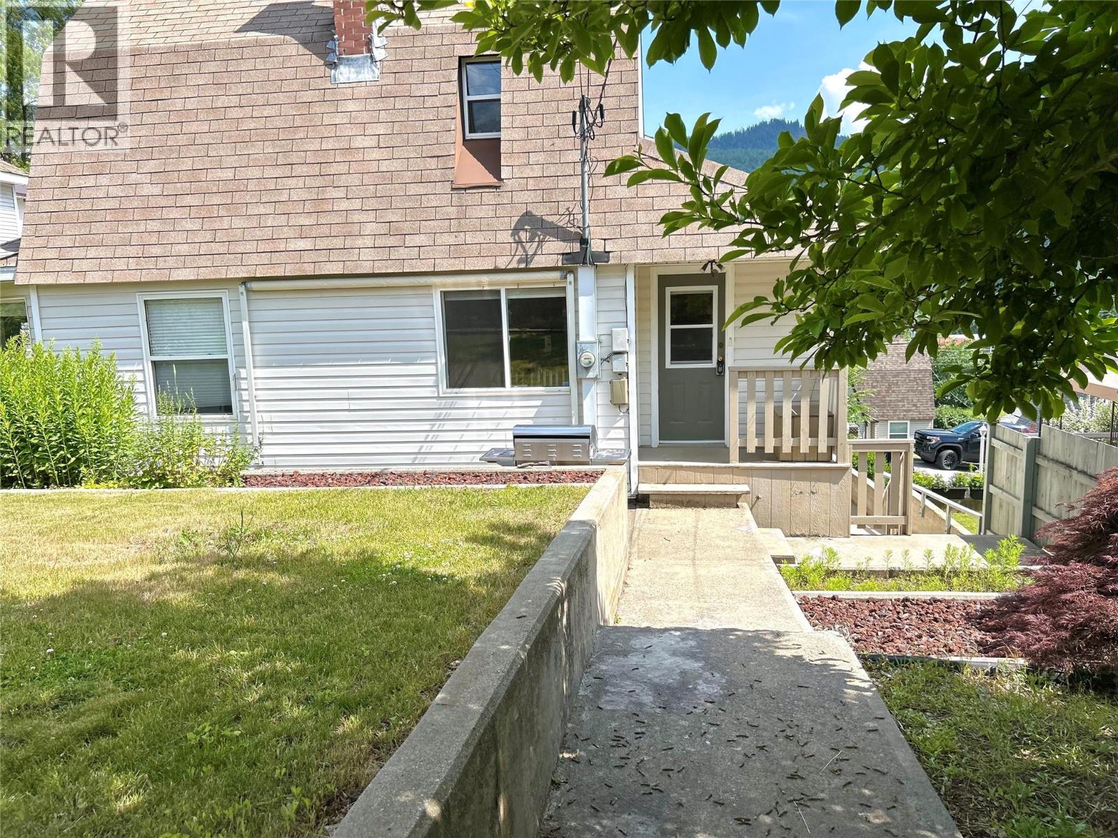 715 Shakespeare Street, Warfield, British Columbia  V1R 2B3 - Photo 7 - 10360108