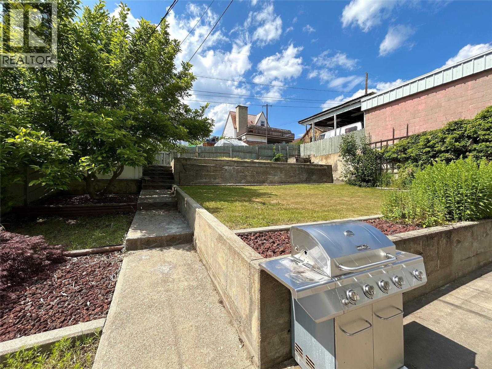 715 Shakespeare Street, Warfield, British Columbia  V1R 2B3 - Photo 8 - 10360108
