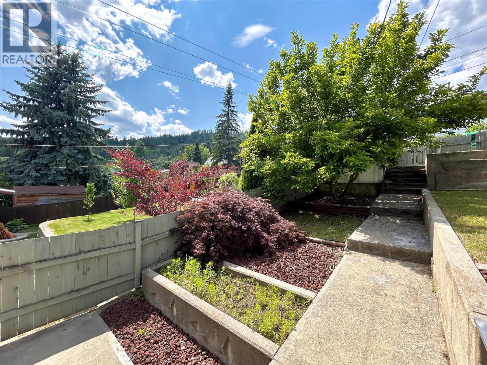 715 Shakespeare Street, Warfield, British Columbia  V1R 2B3 - Photo 9 - 10360108
