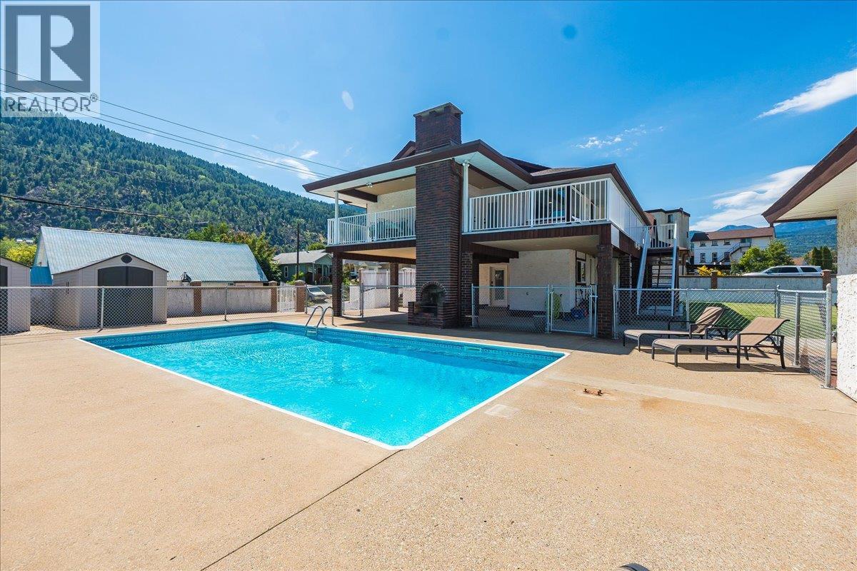 1957 Fourth Avenue, Trail, British Columbia  V1R 1T3 - Photo 6 - 10360171