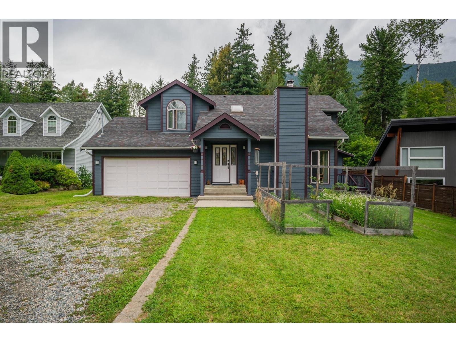 611 7th Street, Kaslo, British Columbia  V0G 1M0 - Photo 1 - 10359961