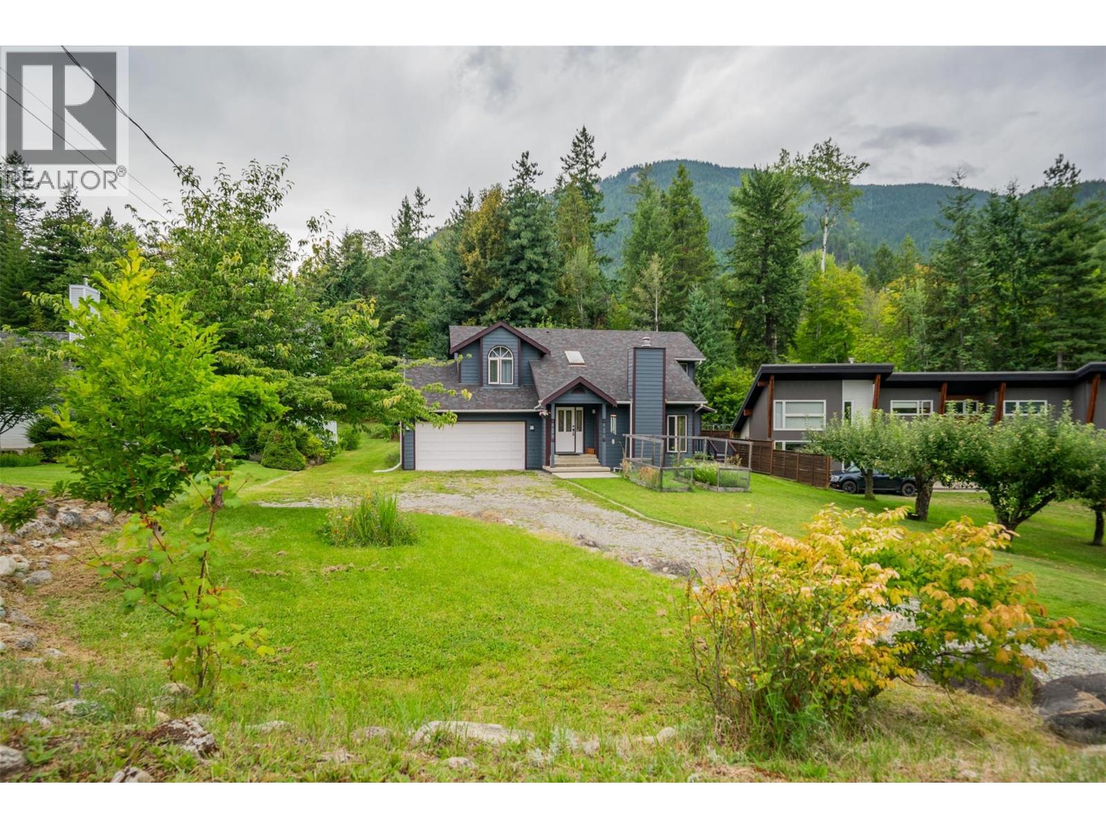 611 7th Street, Kaslo, British Columbia  V0G 1M0 - Photo 2 - 10359961
