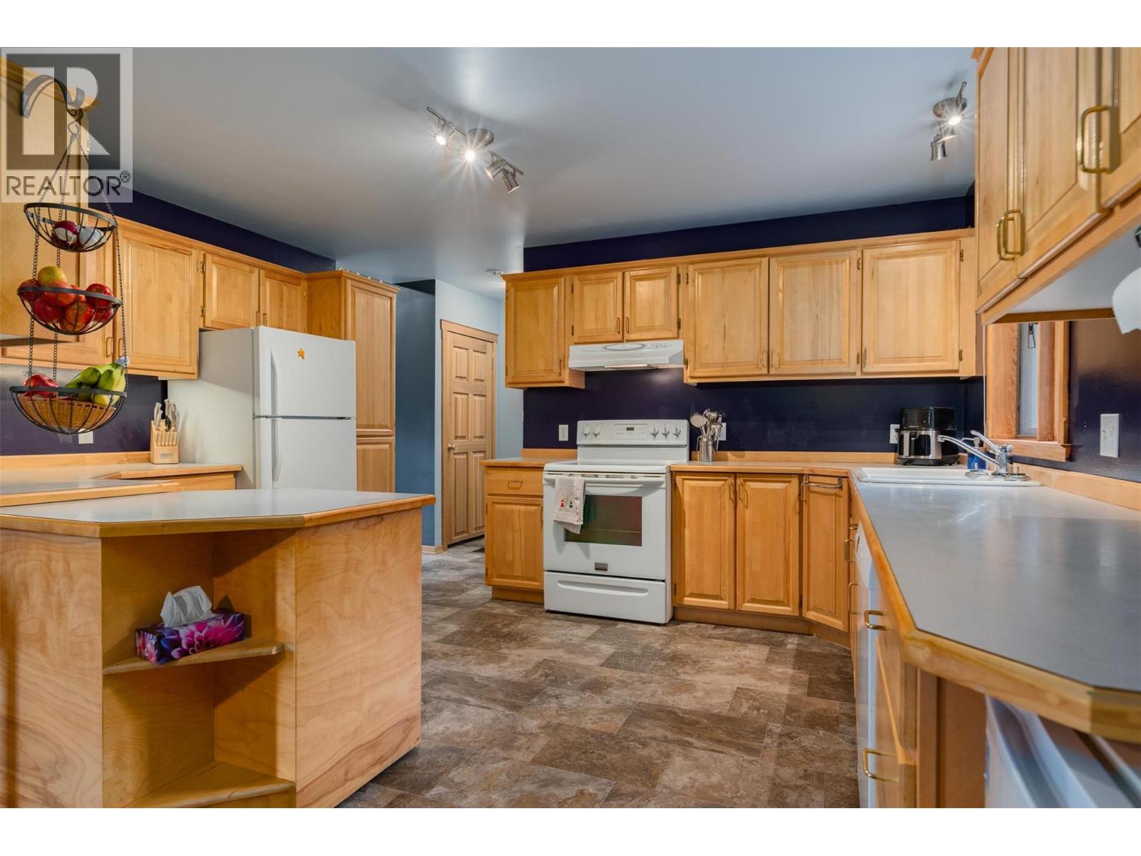 611 7th Street, Kaslo, British Columbia  V0G 1M0 - Photo 20 - 10359961