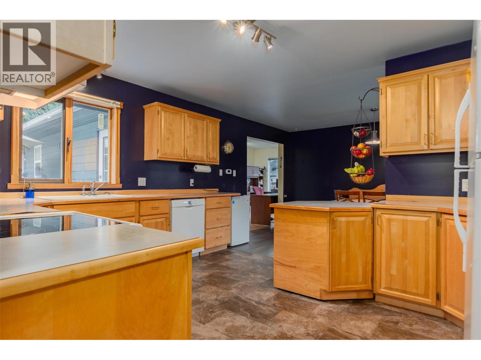 611 7th Street, Kaslo, British Columbia  V0G 1M0 - Photo 22 - 10359961