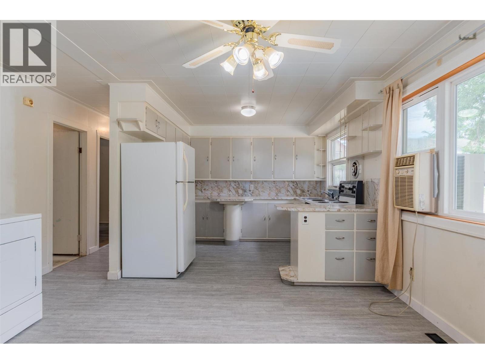 1430 Fifth Avenue, Trail, British Columbia  V1R 1T6 - Photo 3 - 10360018