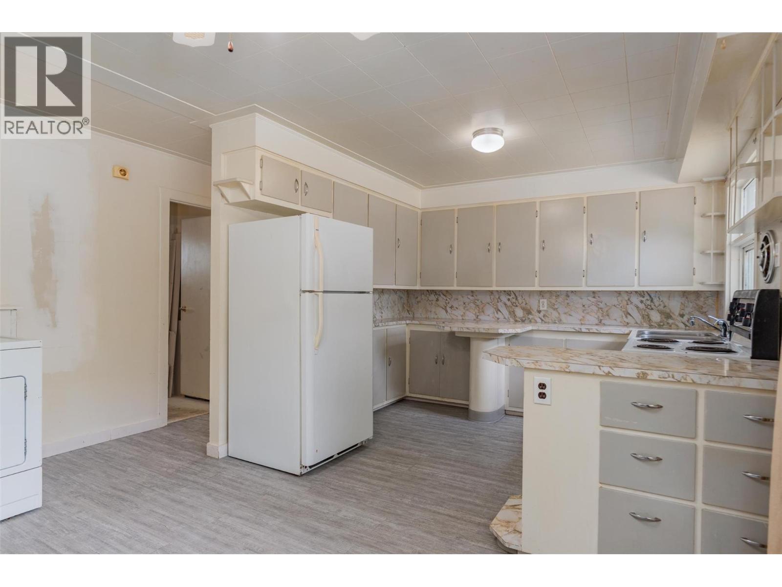 1430 Fifth Avenue, Trail, British Columbia  V1R 1T6 - Photo 4 - 10360018