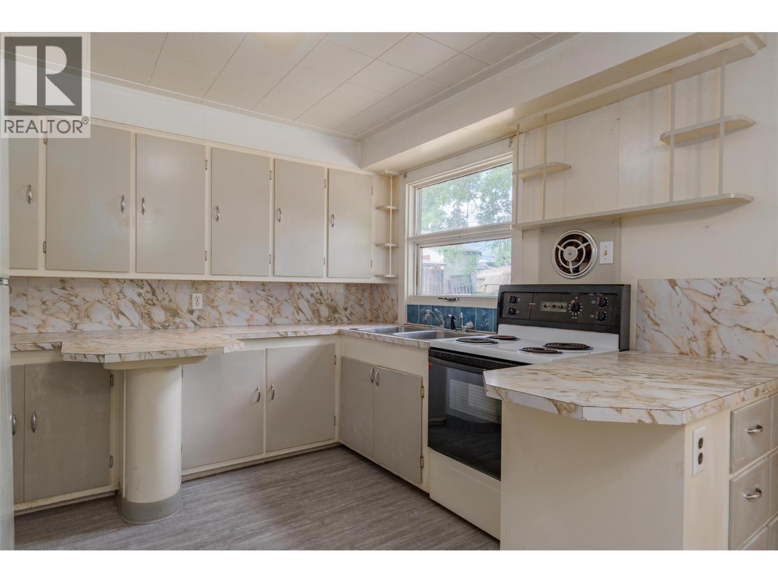 1430 Fifth Avenue, Trail, British Columbia  V1R 1T6 - Photo 5 - 10360018