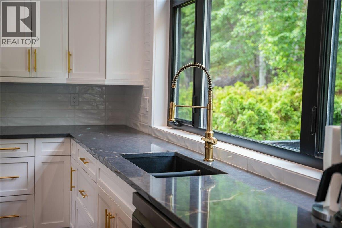 2391 Mcbride Street, Trail, British Columbia  V1R 3A6 - Photo 11 - 10360081