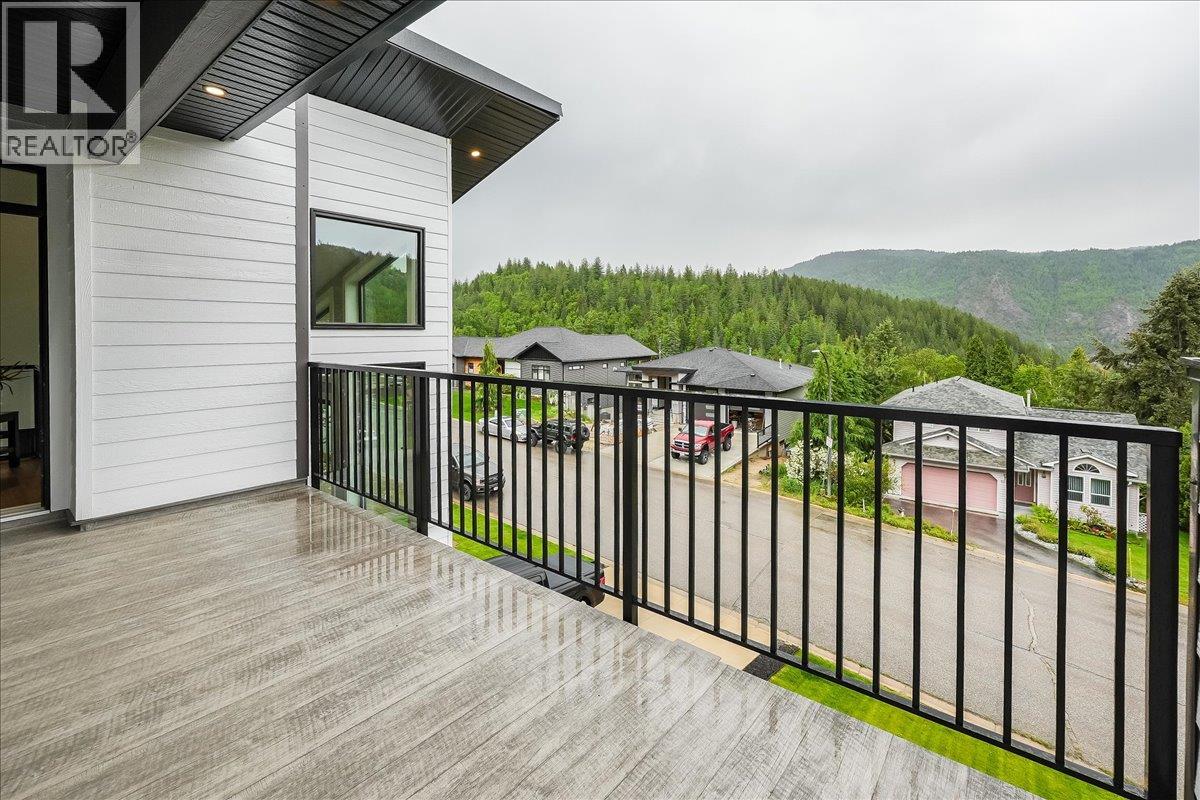 2391 Mcbride Street, Trail, British Columbia  V1R 3A6 - Photo 29 - 10360081