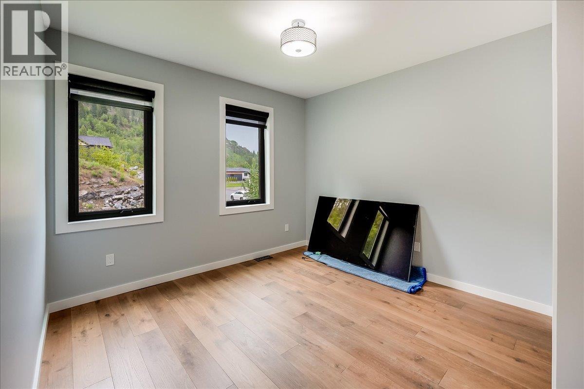 2391 Mcbride Street, Trail, British Columbia  V1R 3A6 - Photo 38 - 10360081