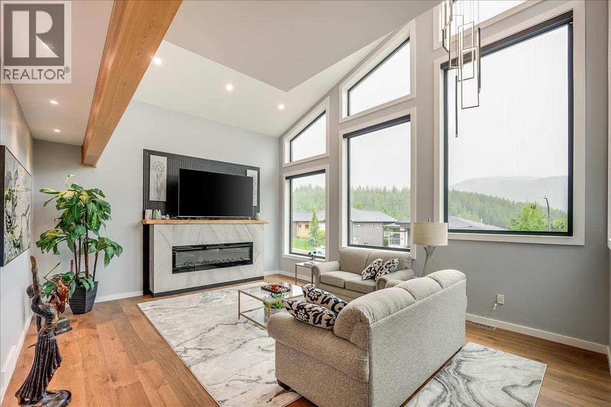 2391 Mcbride Street, Trail, British Columbia  V1R 3A6 - Photo 5 - 10360081