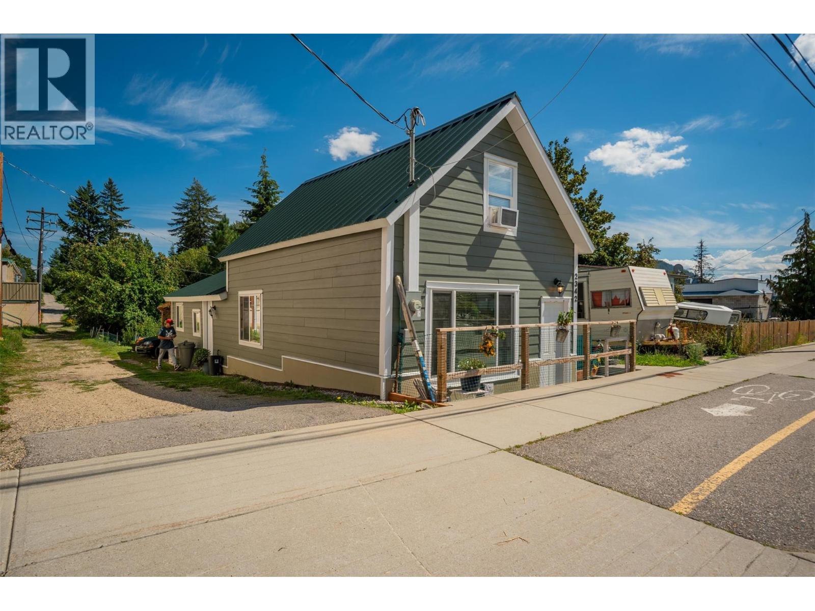 2342 Washington Street, Rossland, British Columbia  V0G 1Y0 - Photo 1 - 10360432