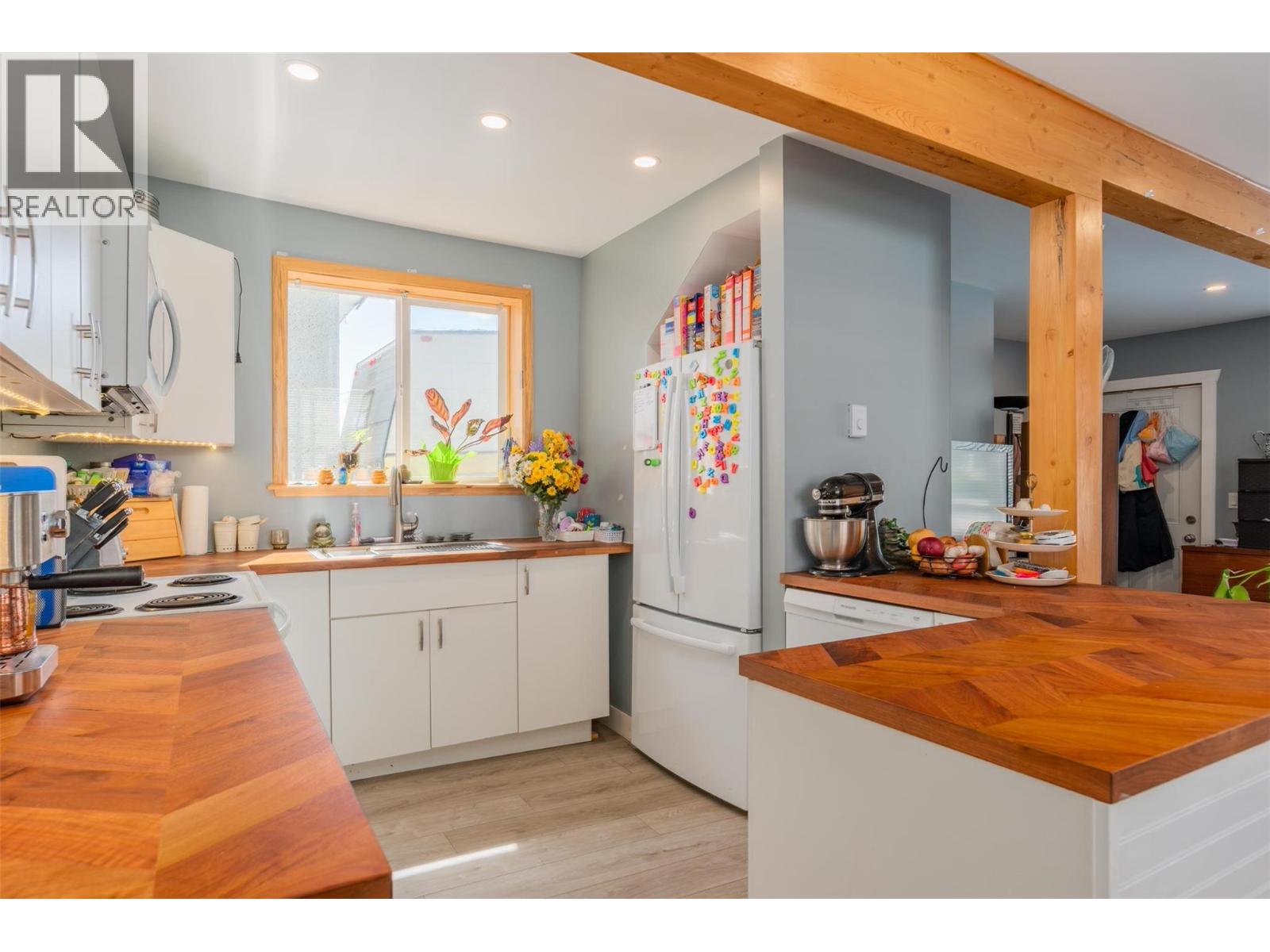 2342 Washington Street, Rossland, British Columbia  V0G 1Y0 - Photo 2 - 10360432