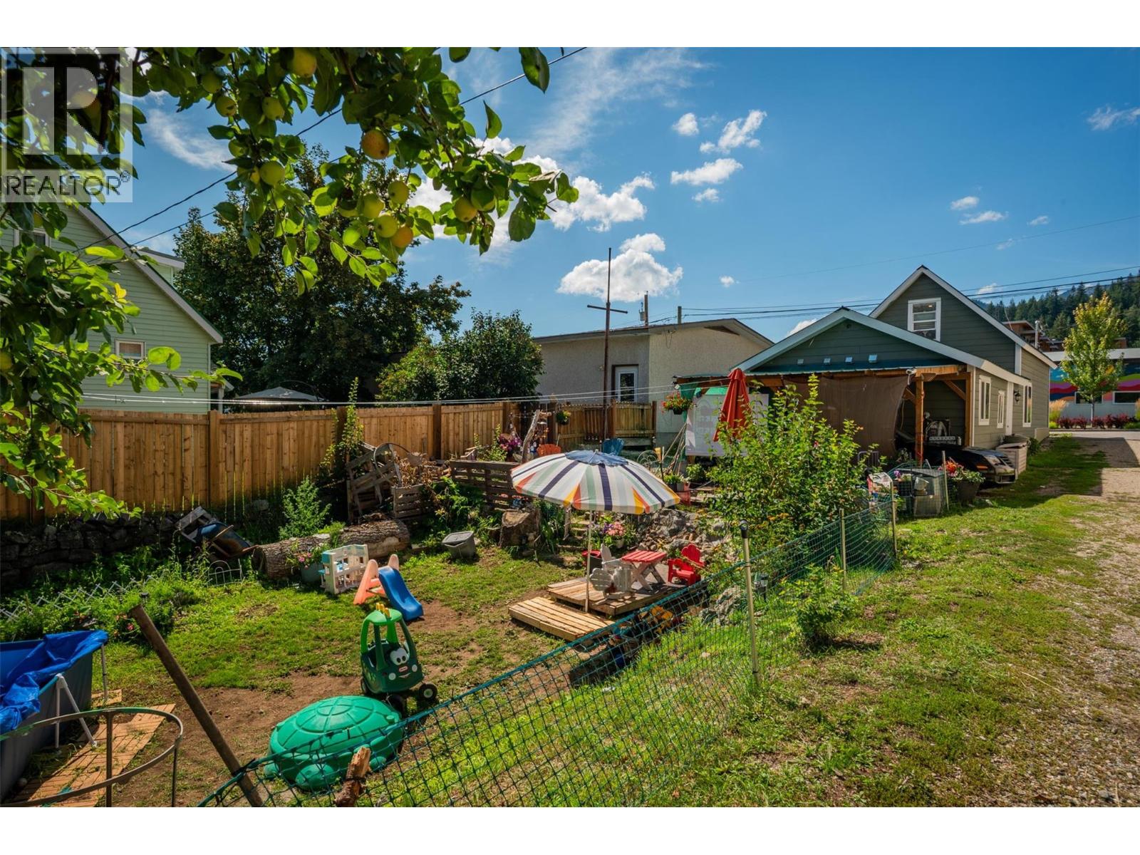 2342 Washington Street, Rossland, British Columbia  V0G 1Y0 - Photo 30 - 10360432