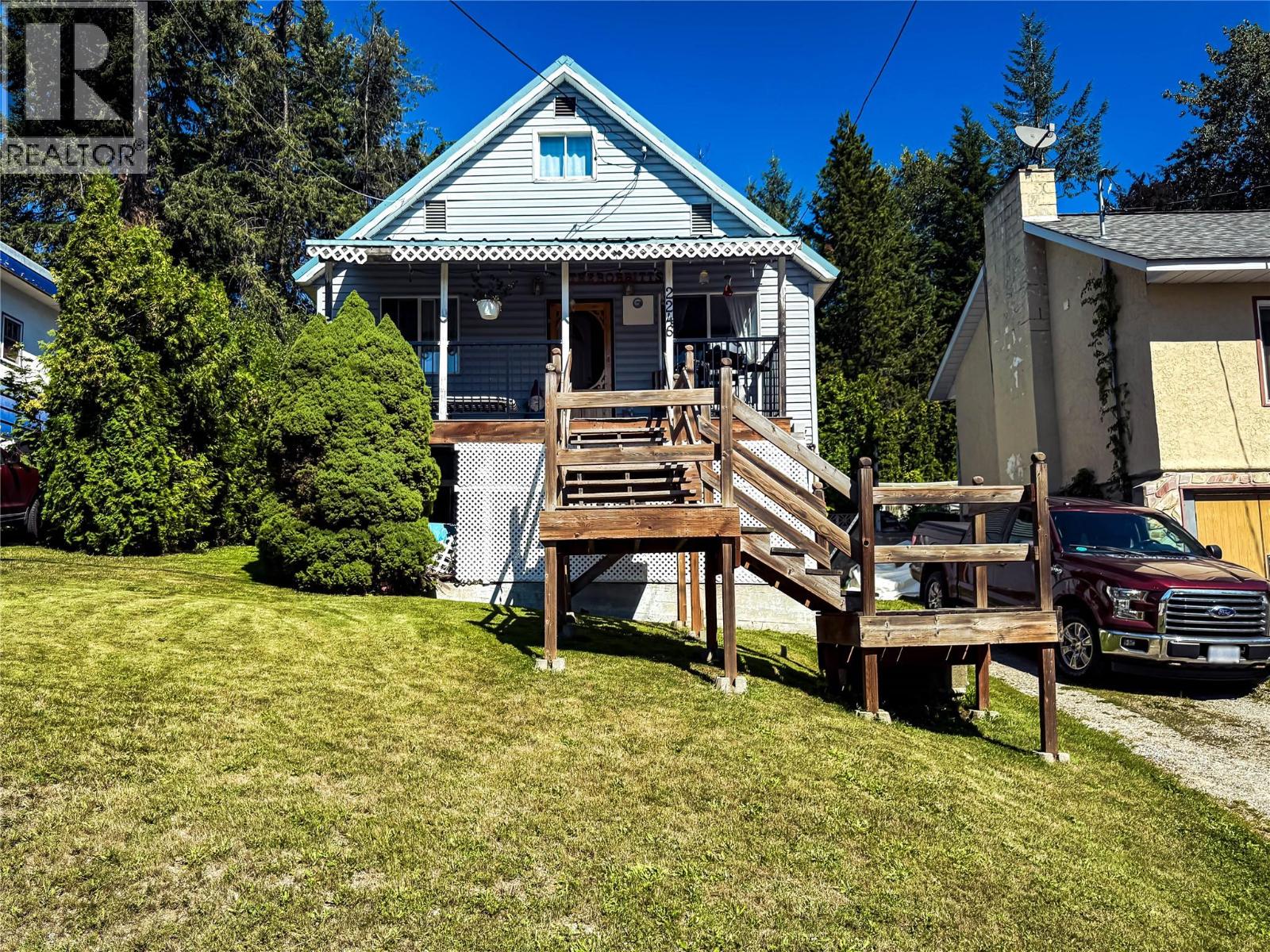 2246 Kootenay Avenue, Rossland, British Columbia  V0G 1Y0 - Photo 1 - 10360646