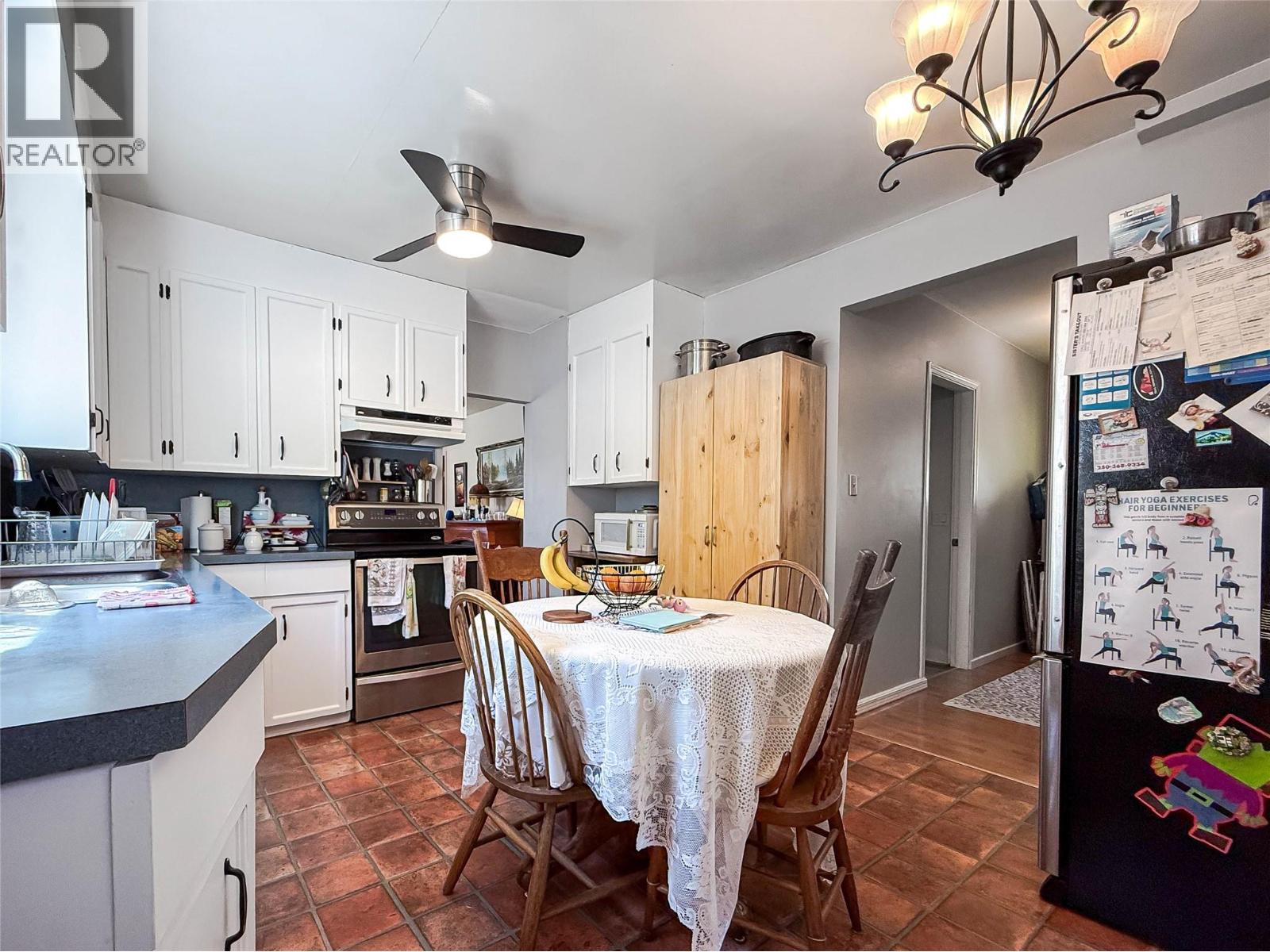 2246 Kootenay Avenue, Rossland, British Columbia  V0G 1Y0 - Photo 13 - 10360646