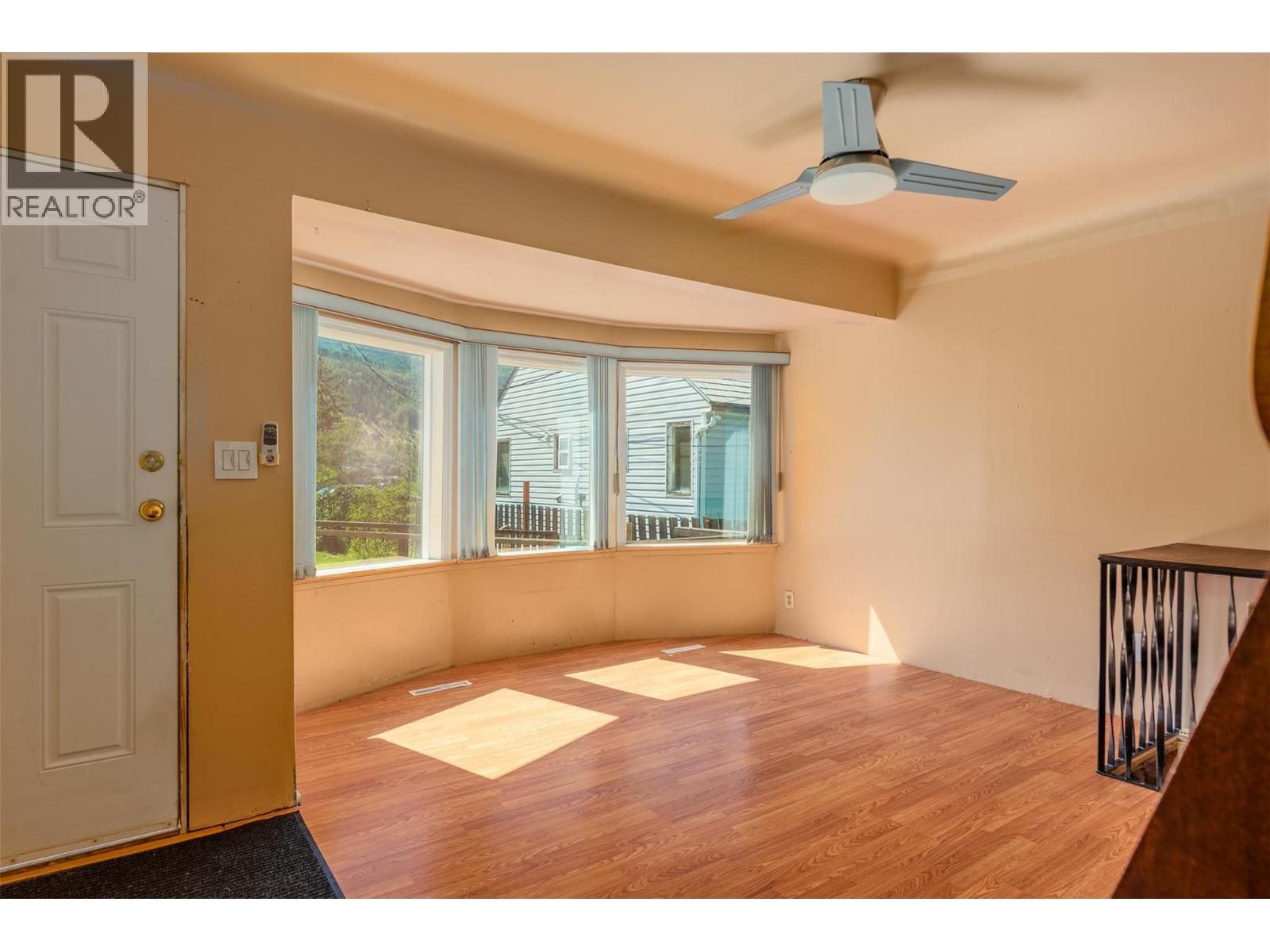 2177 Valleyview Drive, Trail, British Columbia  V1R 3B4 - Photo 3 - 10360637