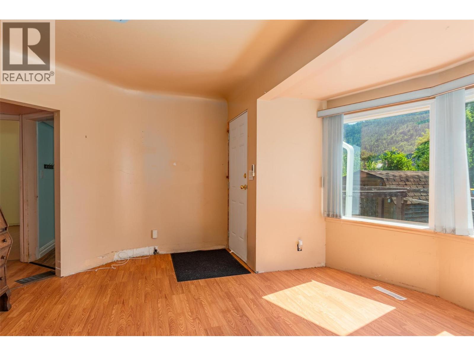 2177 Valleyview Drive, Trail, British Columbia  V1R 3B4 - Photo 5 - 10360637