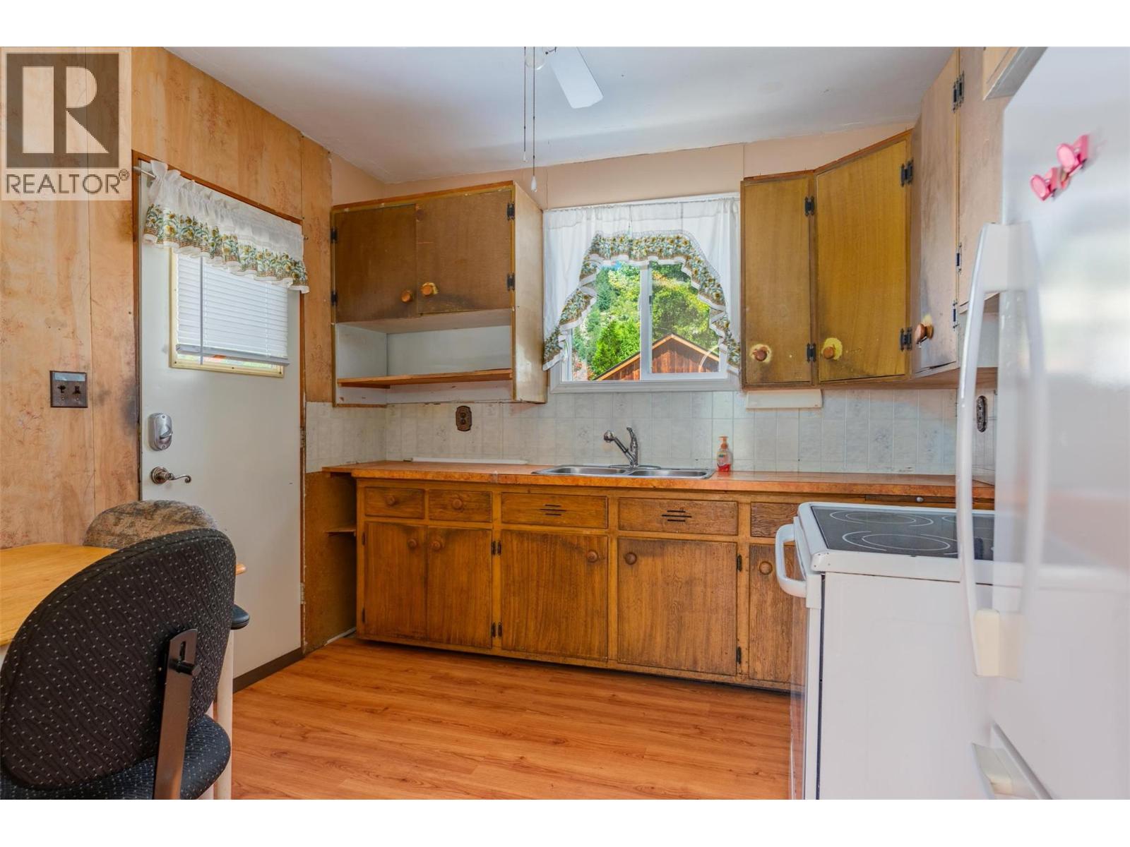 2177 Valleyview Drive, Trail, British Columbia  V1R 3B4 - Photo 6 - 10360637
