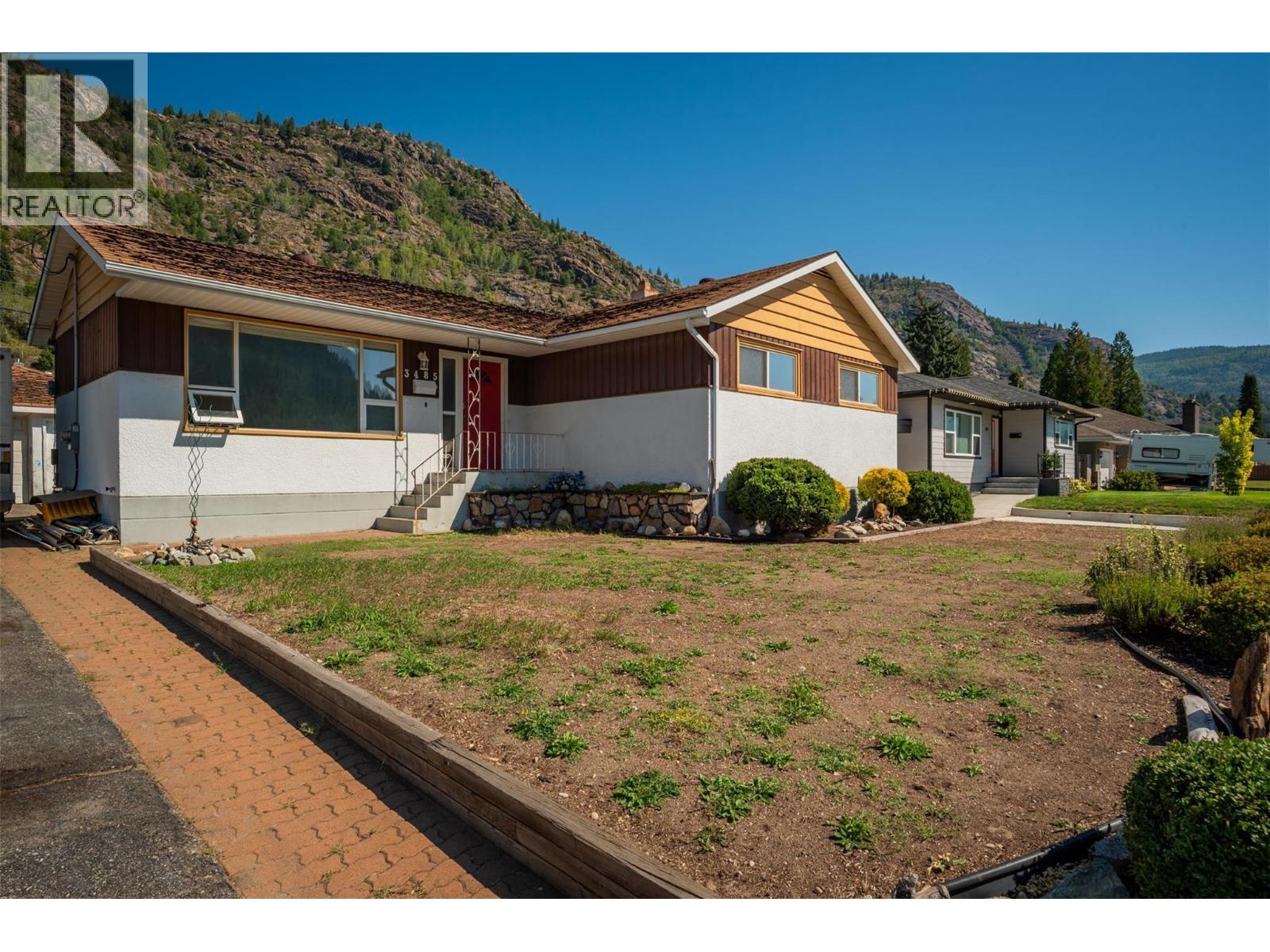 3485 Marigold Drive, Trail, British Columbia  V1R 2X7 - Photo 2 - 10360552