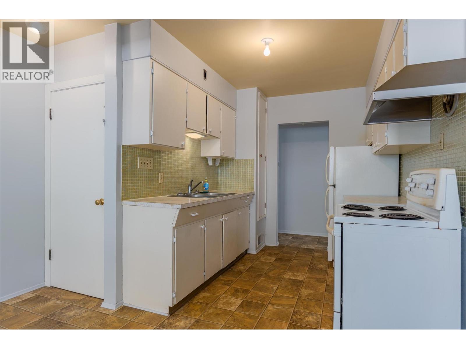 3485 Marigold Drive, Trail, British Columbia  V1R 2X7 - Photo 8 - 10360552