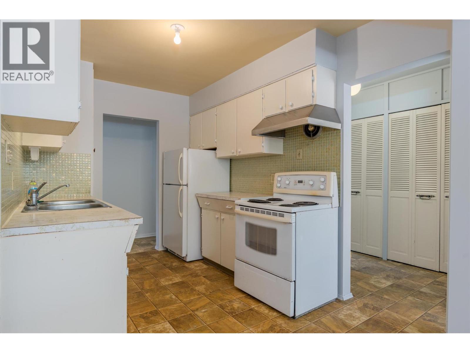 3485 Marigold Drive, Trail, British Columbia  V1R 2X7 - Photo 9 - 10360552