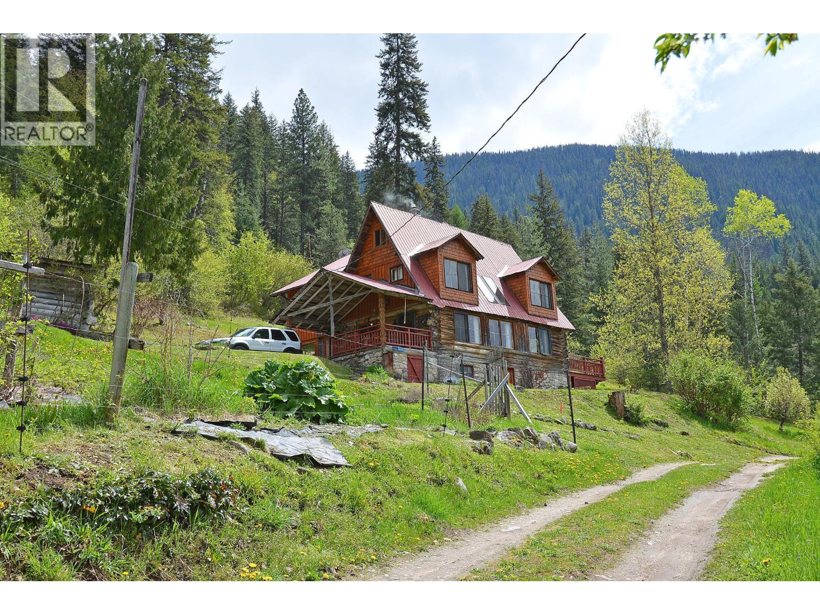 7150/7154 Graham Road, Appledale, British Columbia  V0G 2J0 - Photo 1 - 10360388