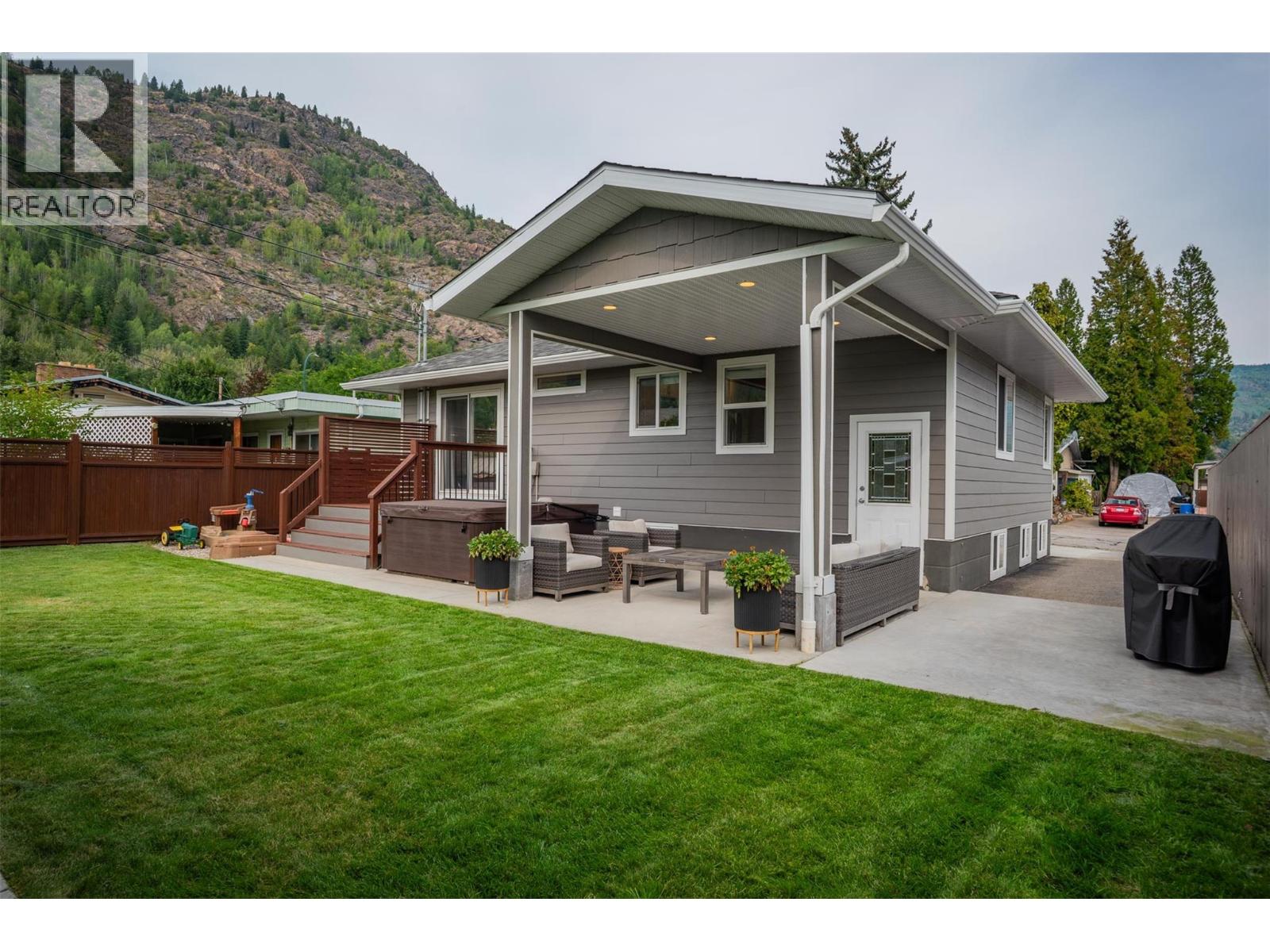 1455 Daisy Street, Trail, British Columbia  V1R 2R7 - Photo 3 - 10360914
