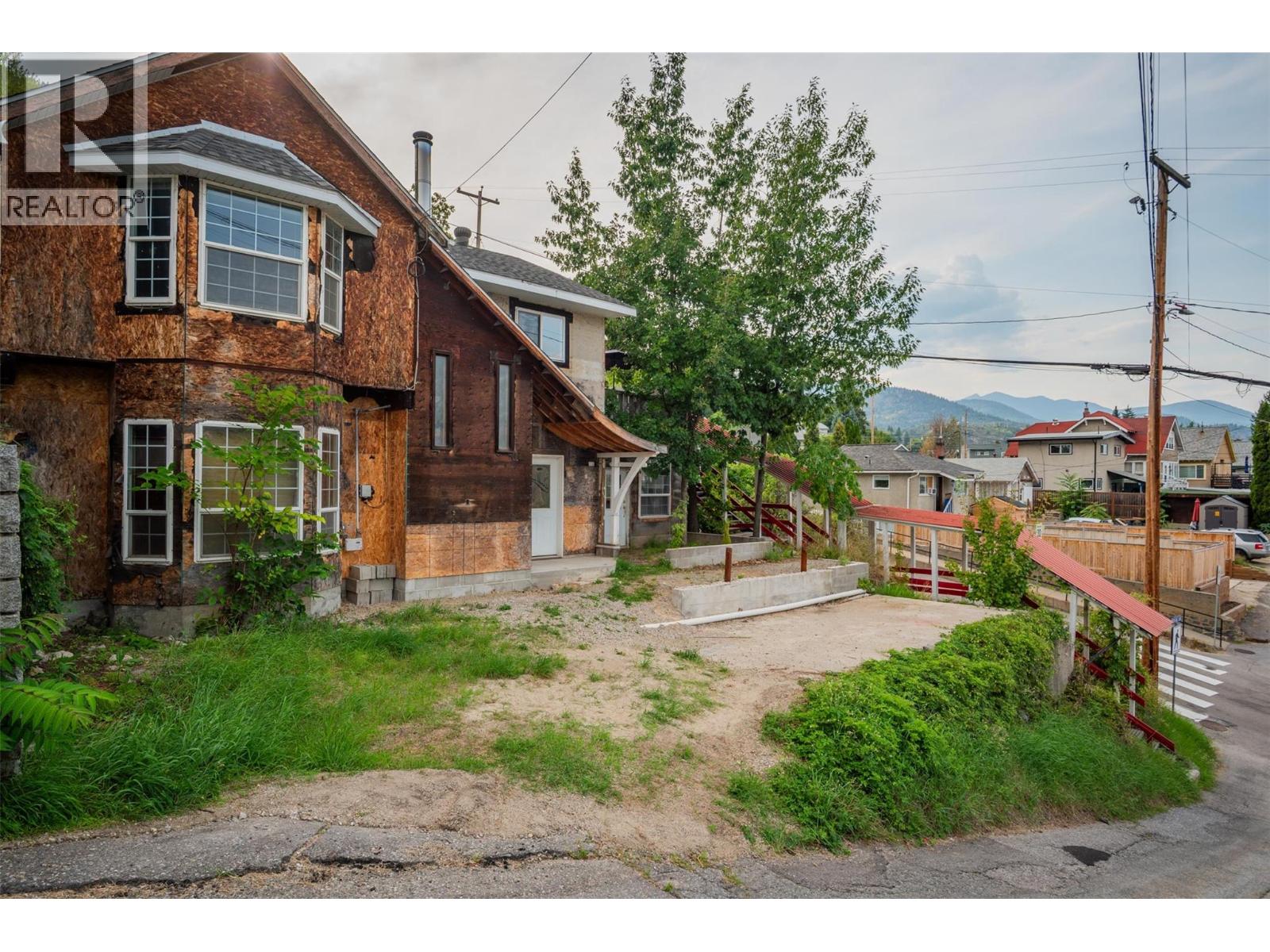 562 Spokane Street, Trail, British Columbia  V1R 3V8 - Photo 1 - 10361181