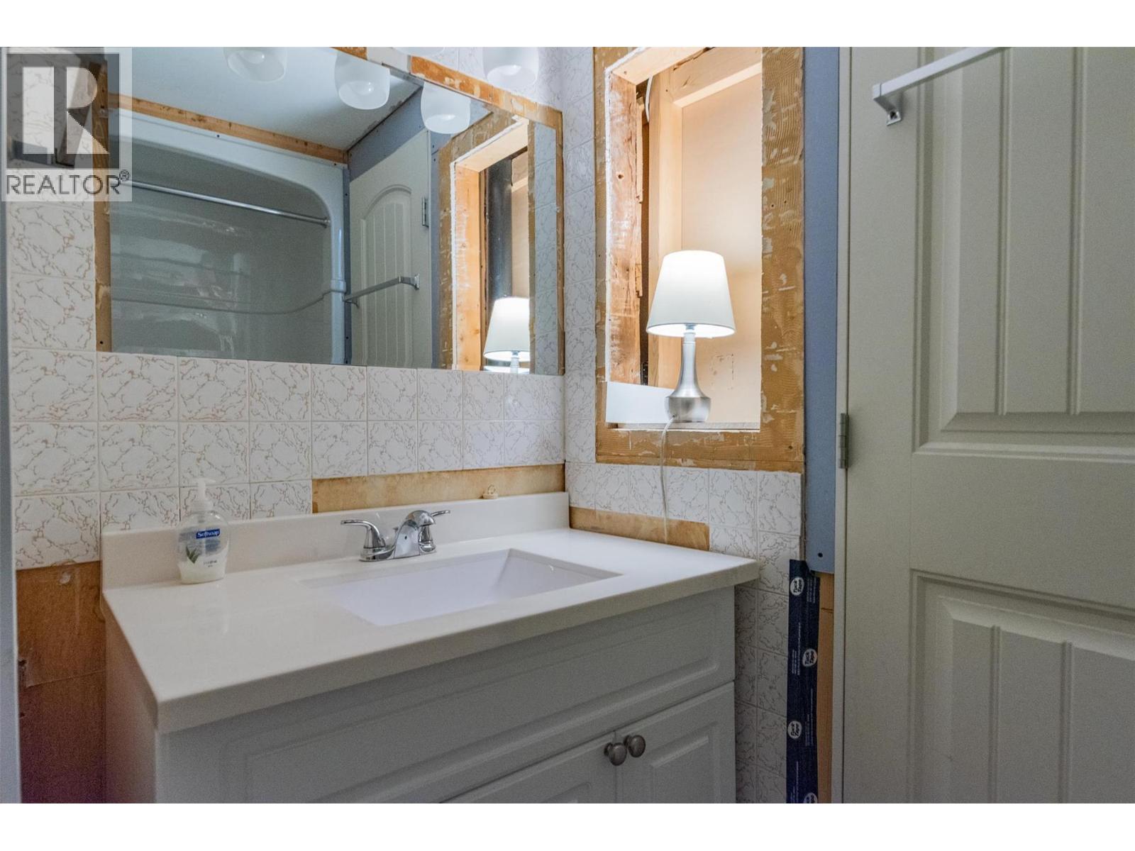 562 Spokane Street, Trail, British Columbia  V1R 3V8 - Photo 18 - 10361181