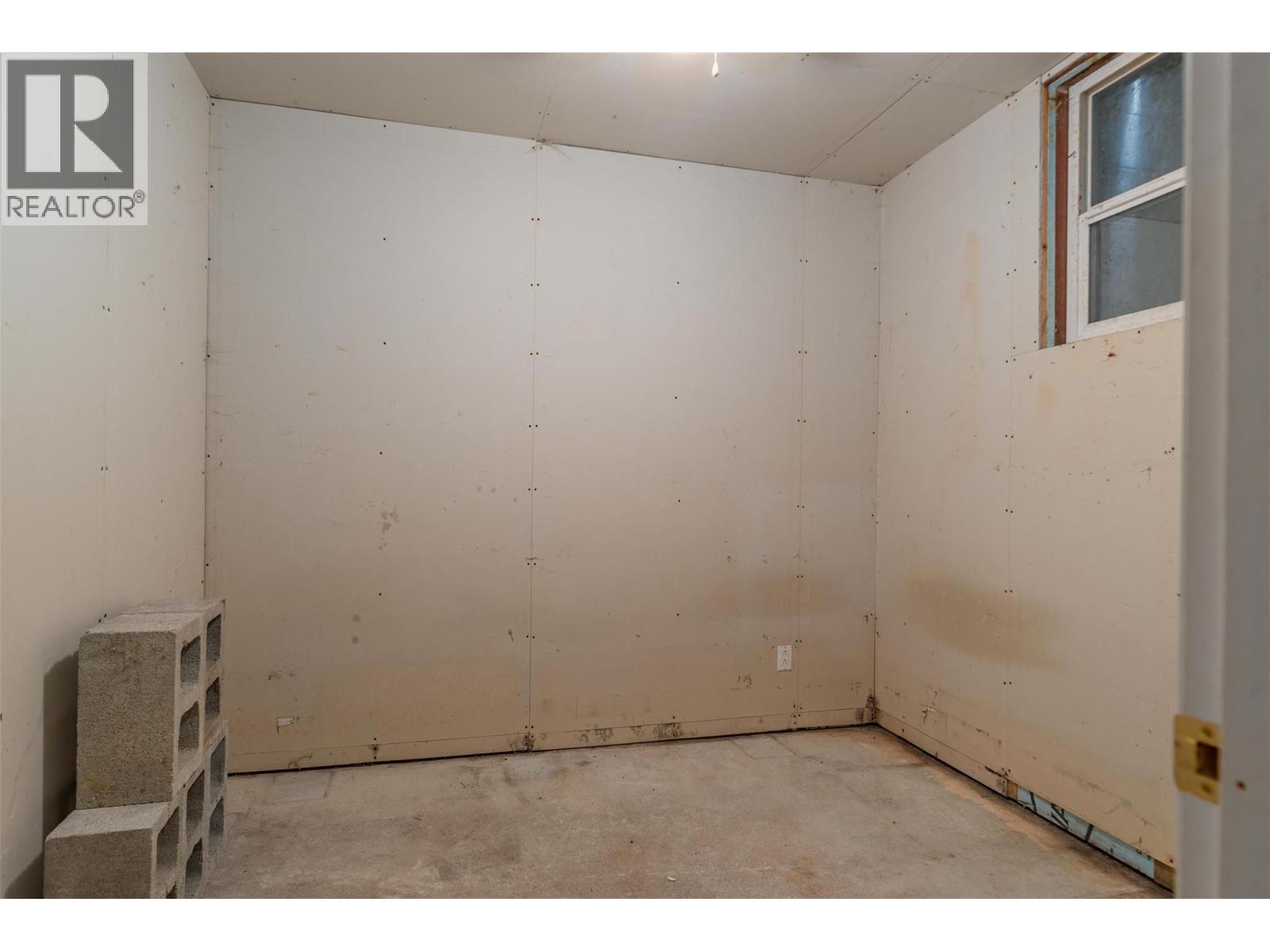 562 Spokane Street, Trail, British Columbia  V1R 3V8 - Photo 23 - 10361181
