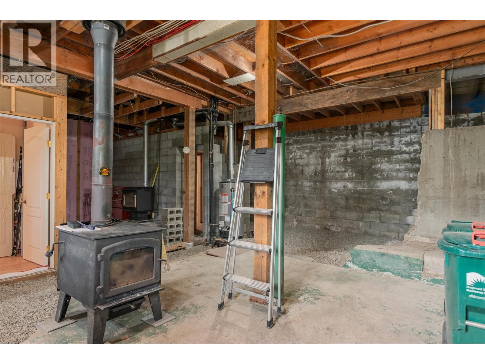 562 Spokane Street, Trail, British Columbia  V1R 3V8 - Photo 24 - 10361181