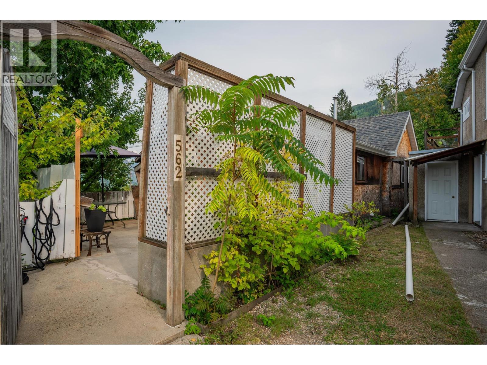562 Spokane Street, Trail, British Columbia  V1R 3V8 - Photo 33 - 10361181