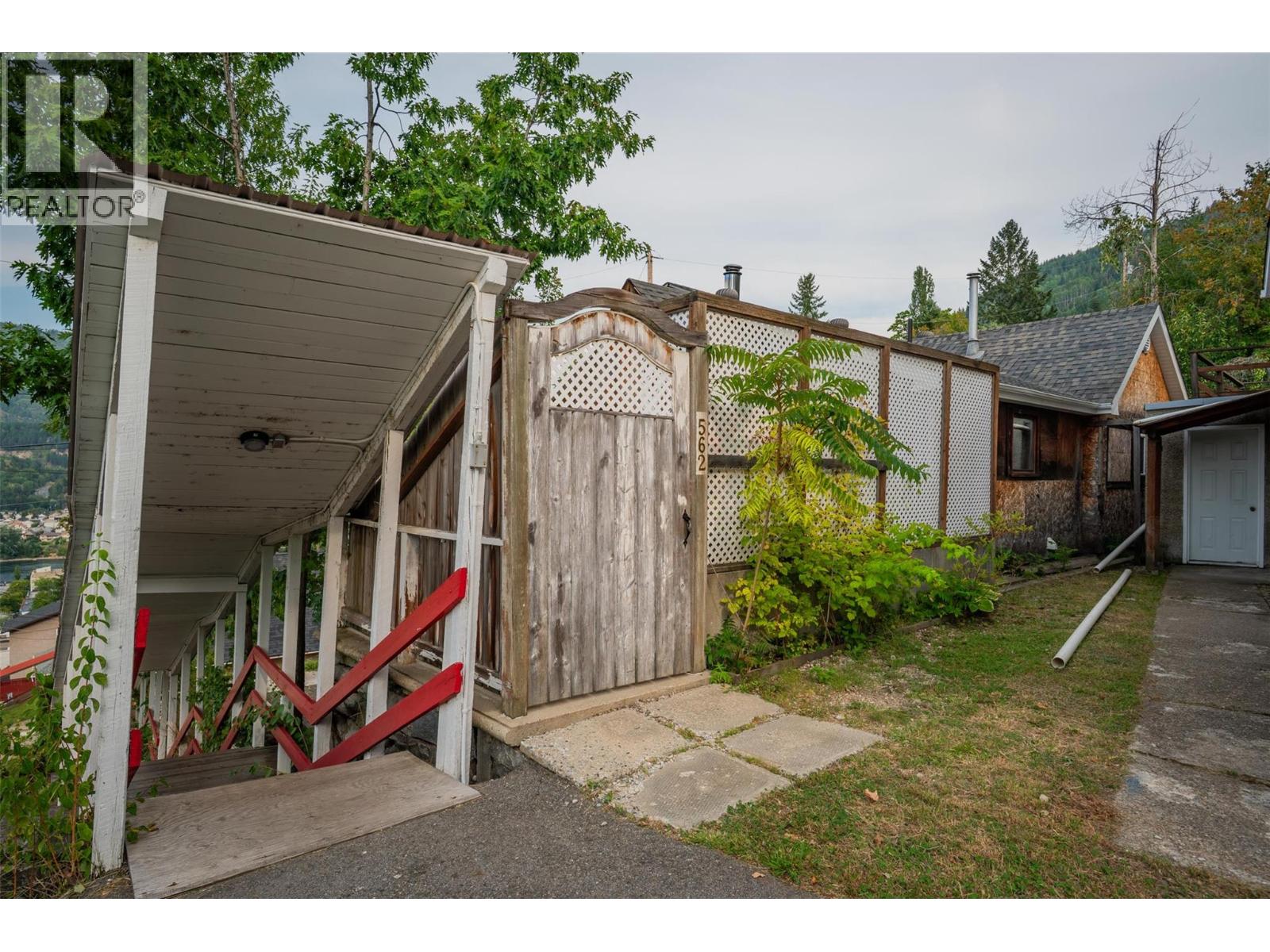 562 Spokane Street, Trail, British Columbia  V1R 3V8 - Photo 34 - 10361181
