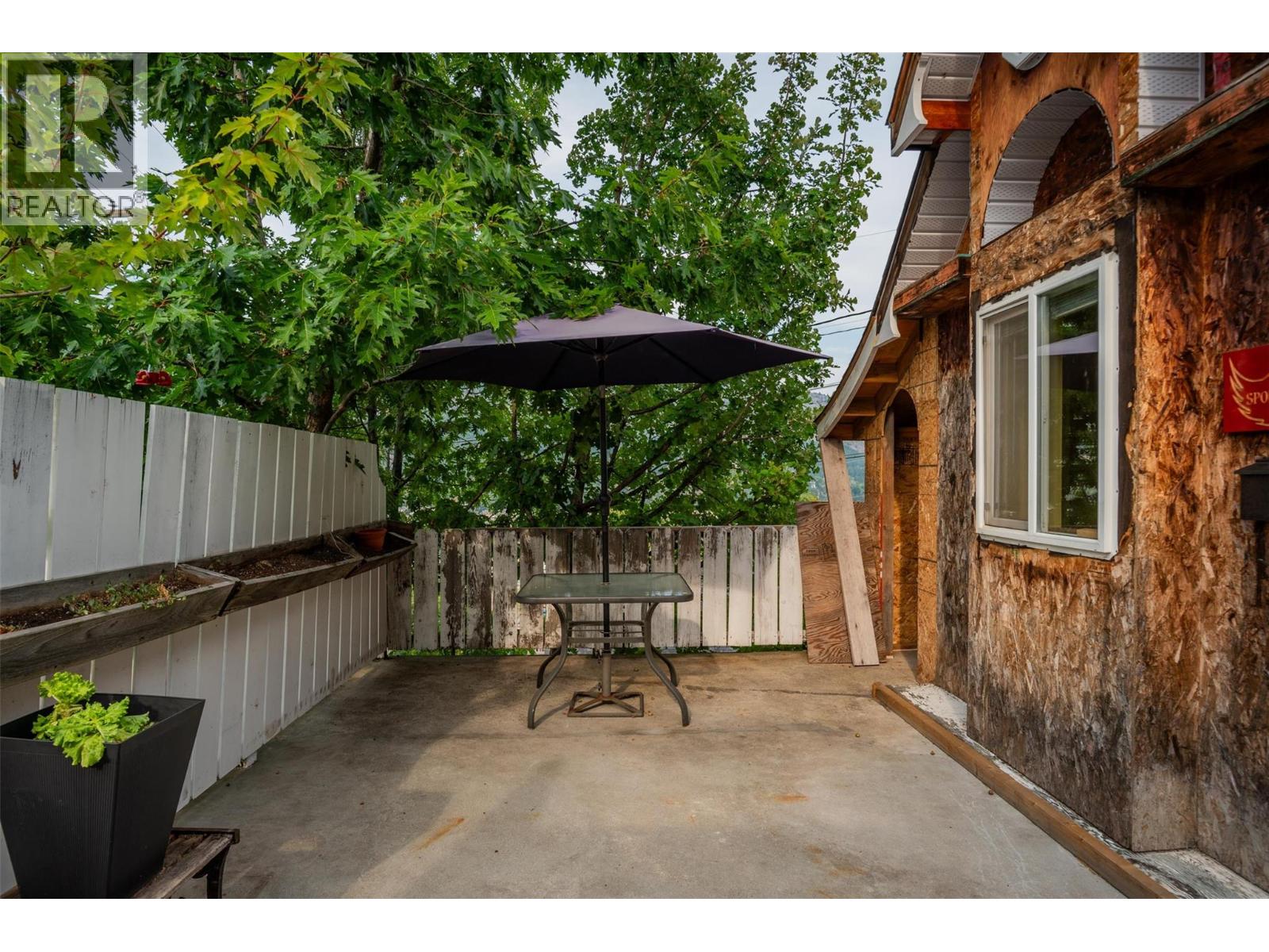 562 Spokane Street, Trail, British Columbia  V1R 3V8 - Photo 37 - 10361181