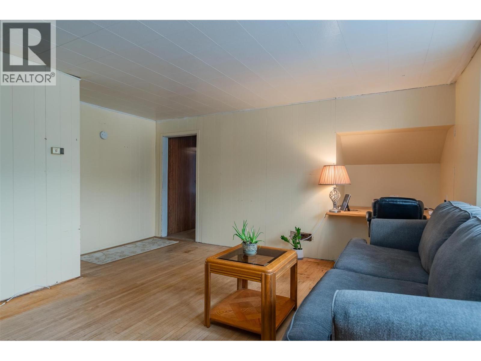562 Spokane Street, Trail, British Columbia  V1R 3V8 - Photo 4 - 10361181