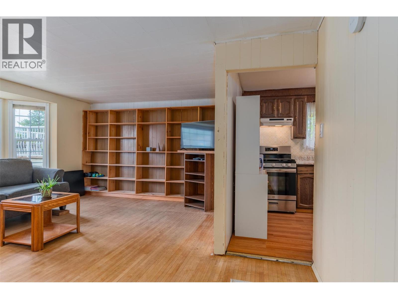 562 Spokane Street, Trail, British Columbia  V1R 3V8 - Photo 5 - 10361181