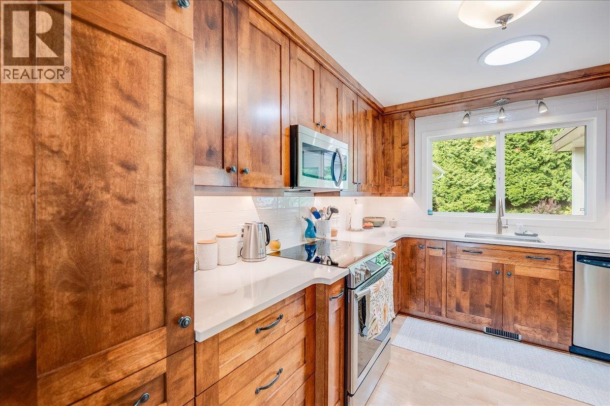 2321 Mcbride Street, Trail, British Columbia  V1R 3A6 - Photo 18 - 10361208
