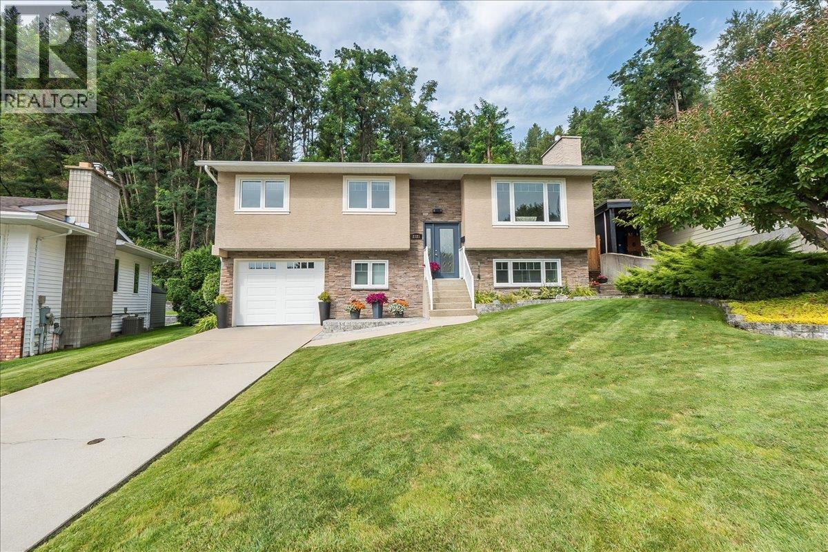2321 Mcbride Street, Trail, British Columbia  V1R 3A6 - Photo 2 - 10361208